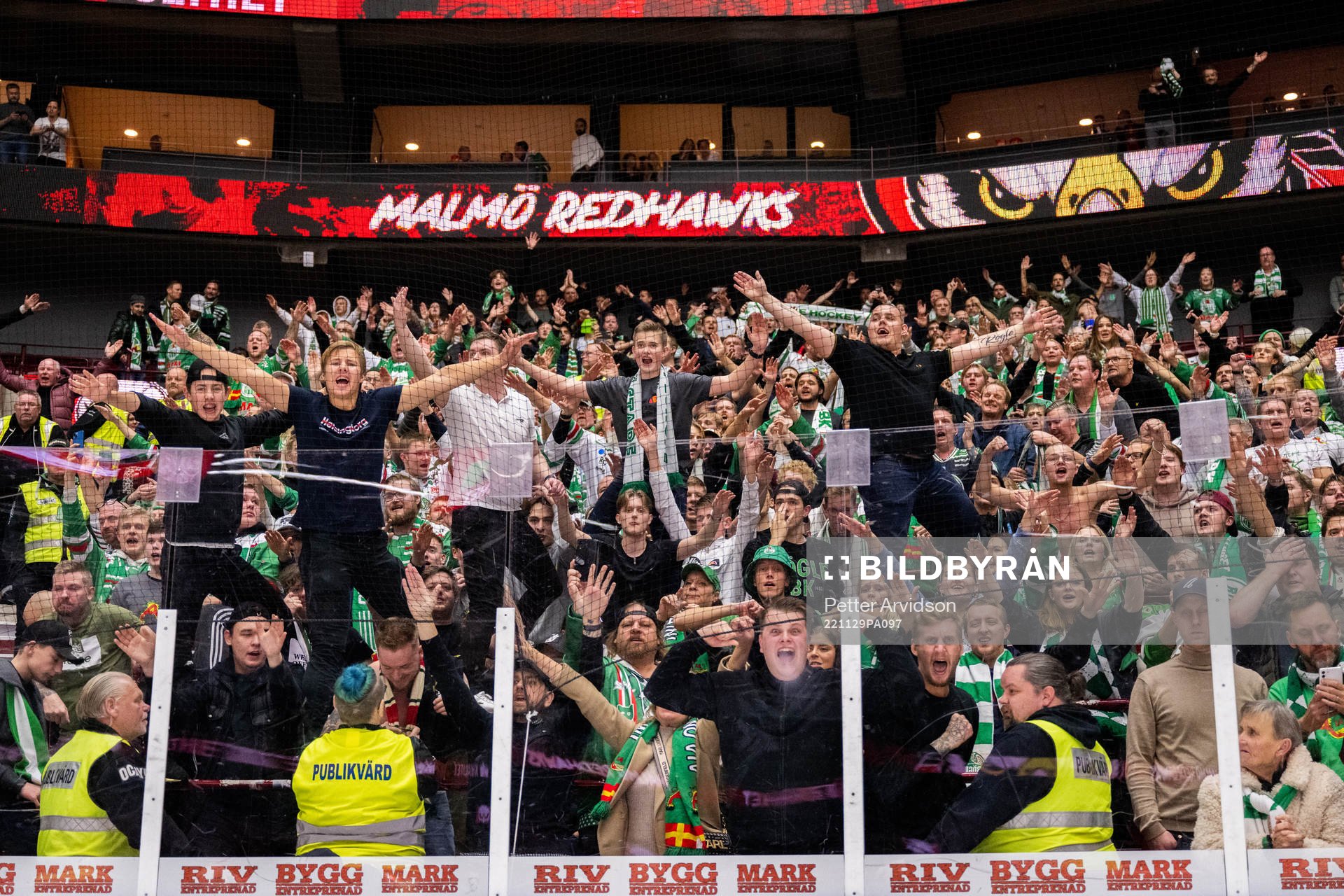 Rögles supportrar jublar