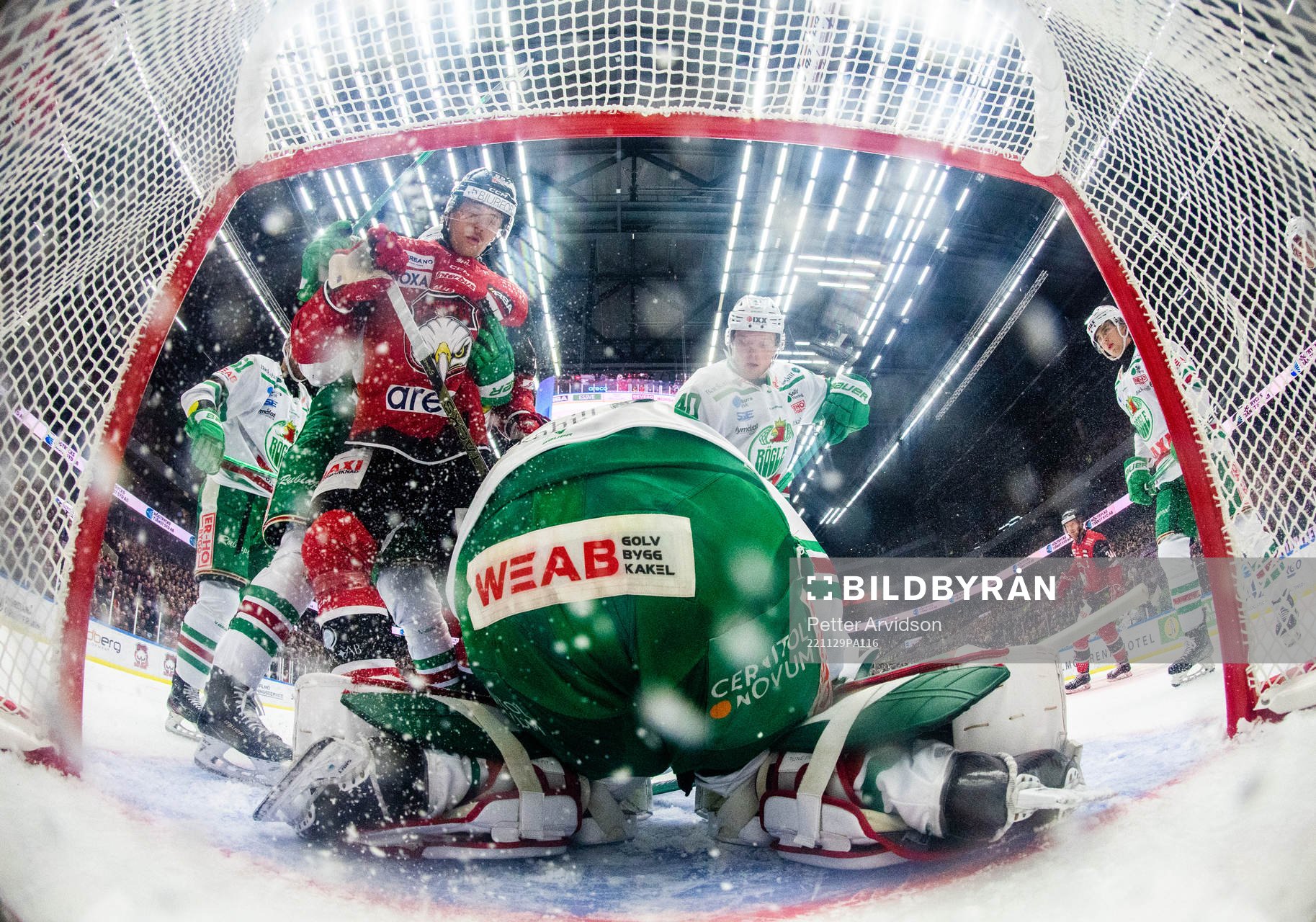 Malmö Redhawks Carl Persson oroar mot Rögles Oskar