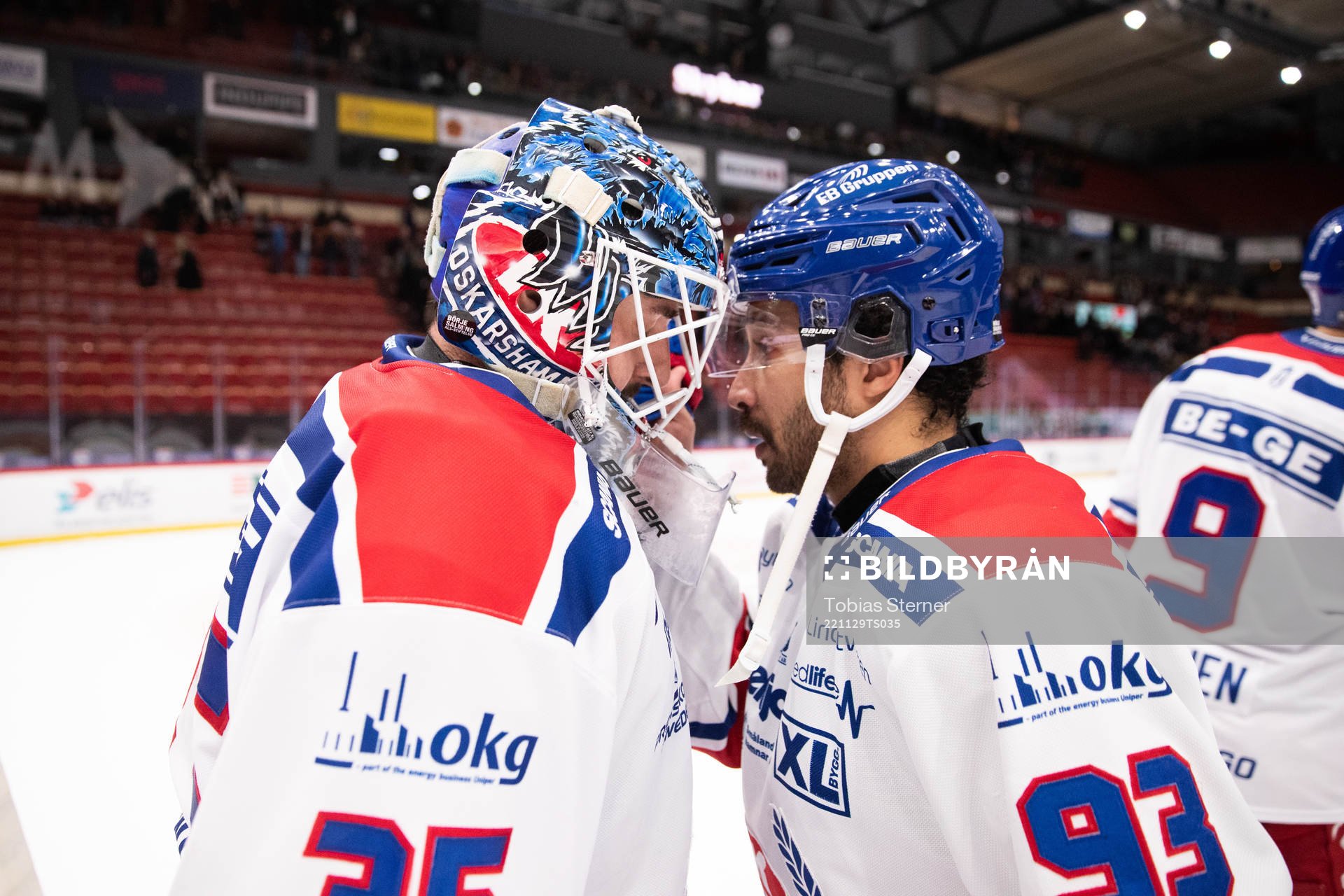 Oskarshamns målvakt Joe Cannata och Cameron Brace jublar