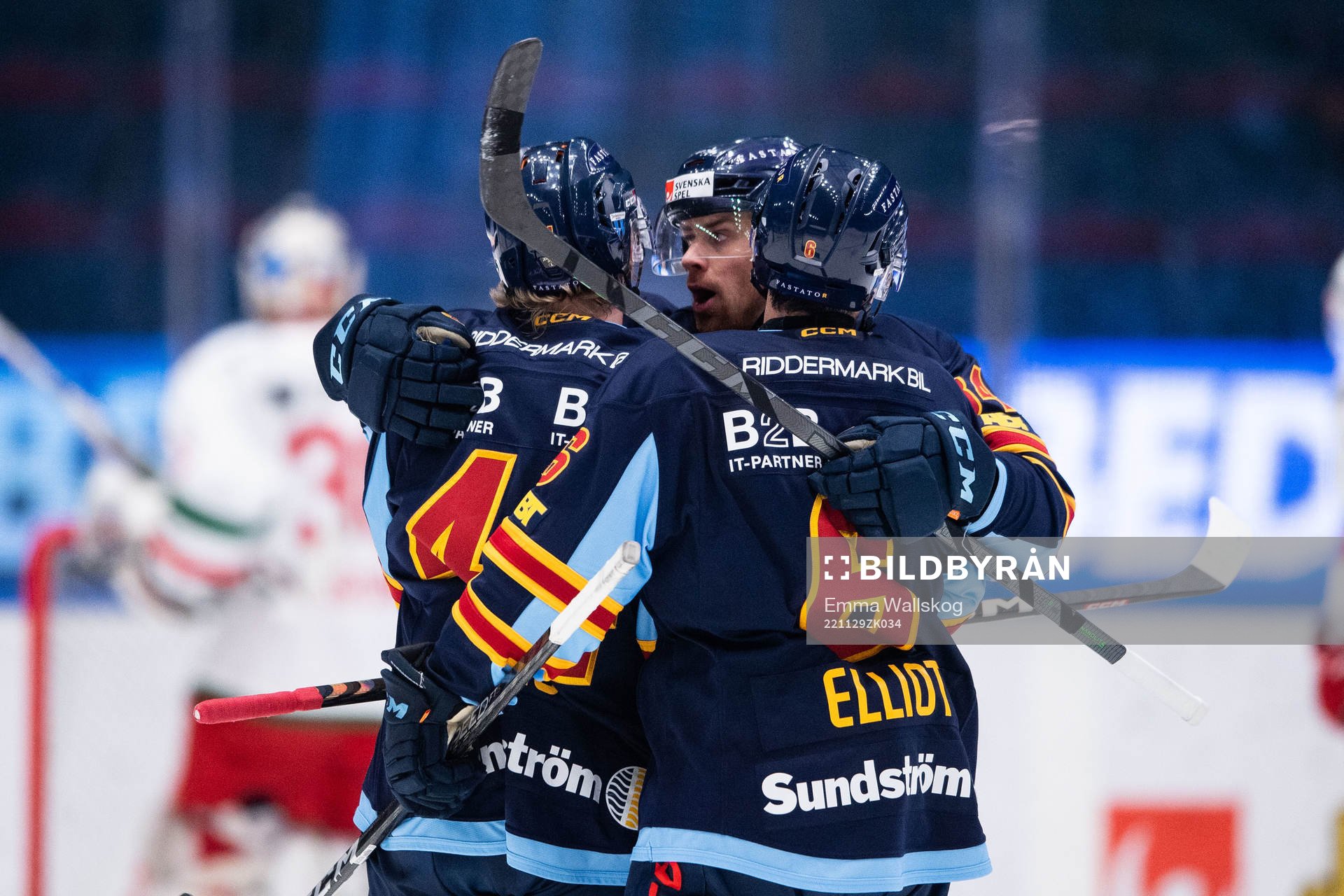Djurgårdens Olle Liss jublar med Daniel Brodin och Stefan