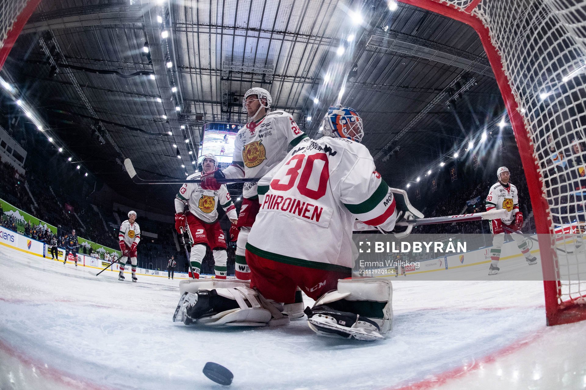 Moras målvakt Kari Piiroinen släpper in 2-0 av
