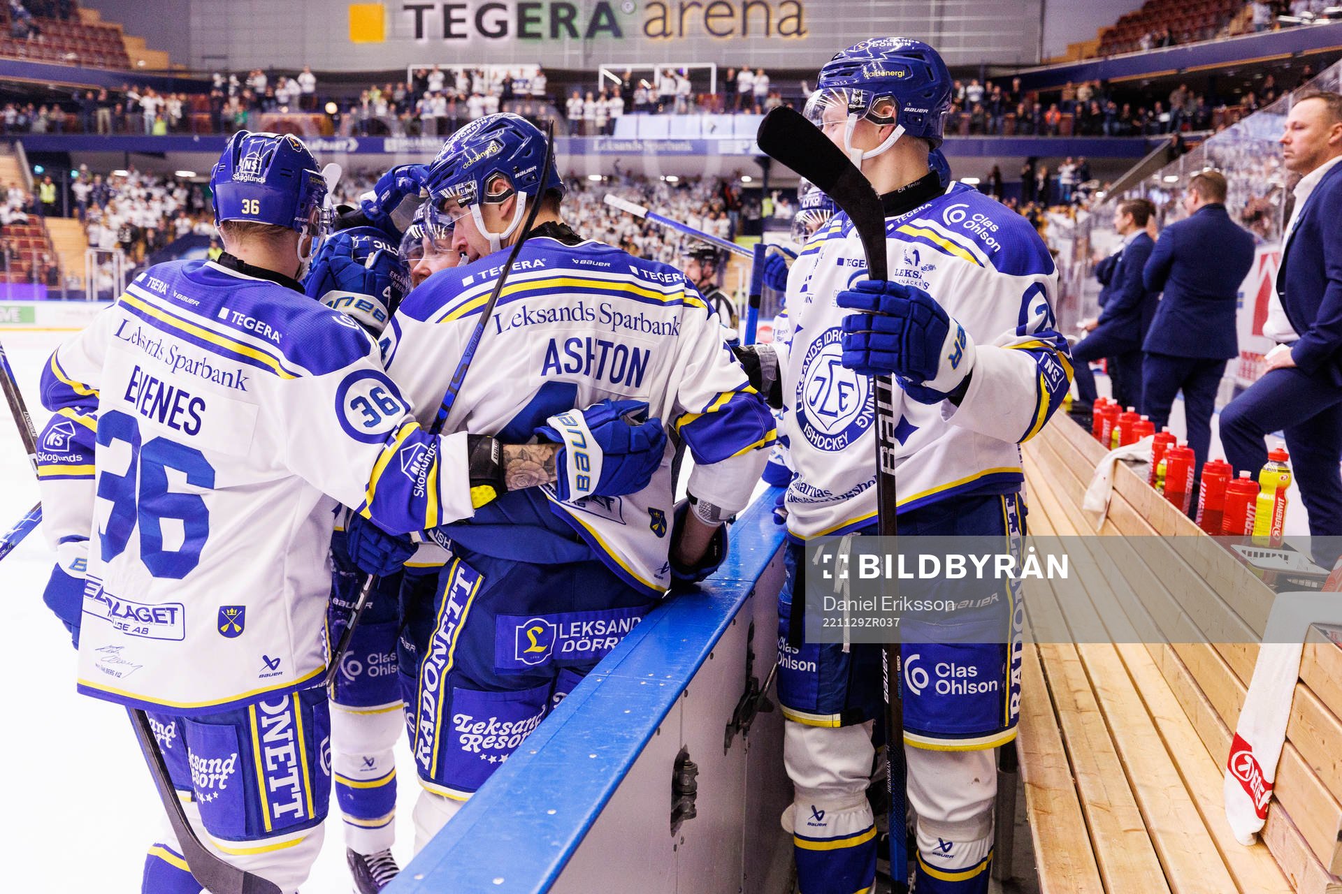 Leksands Carter Ashton jublar med lagkamrater