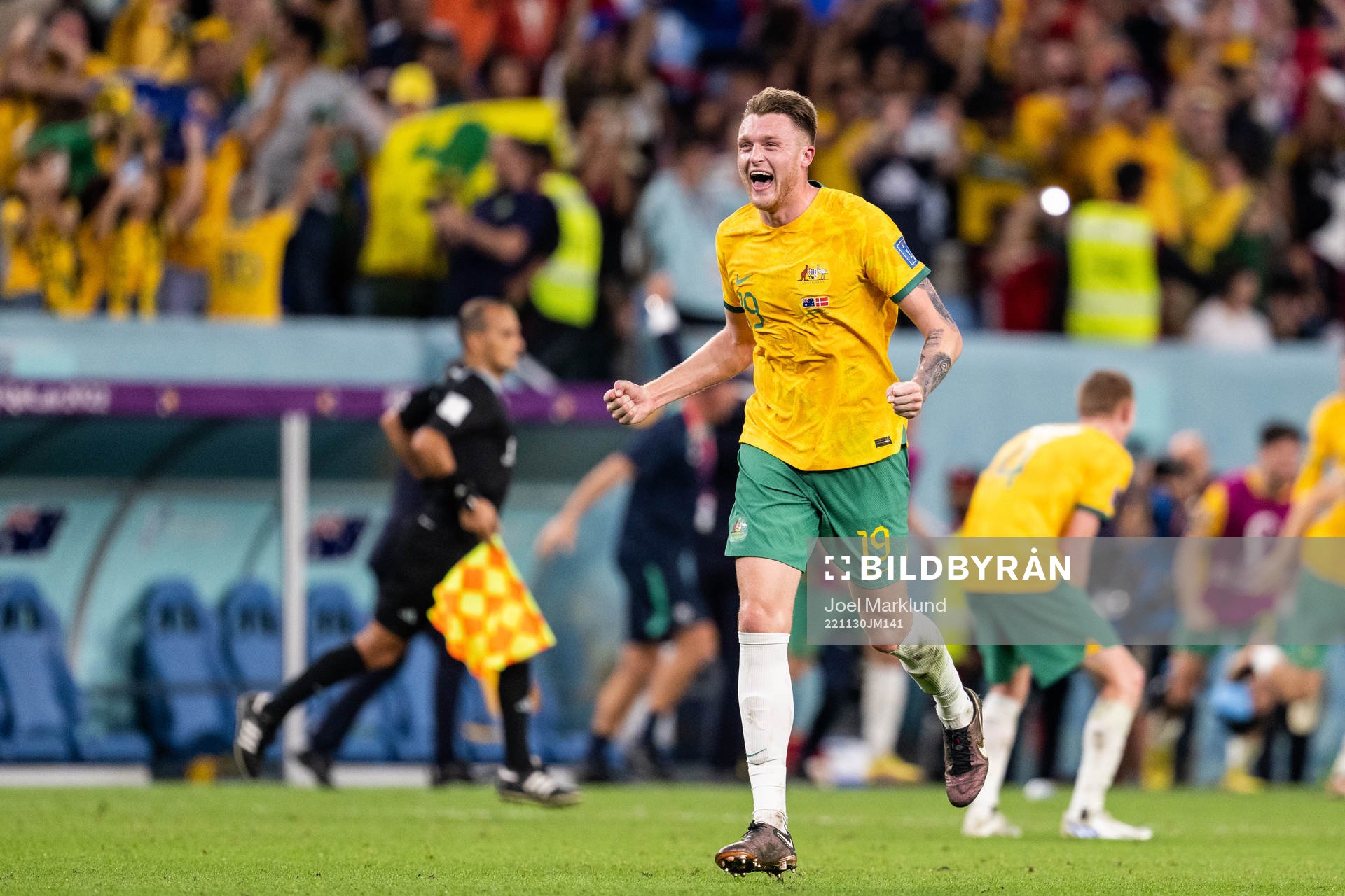 Jonas Wind of Australia celebrate