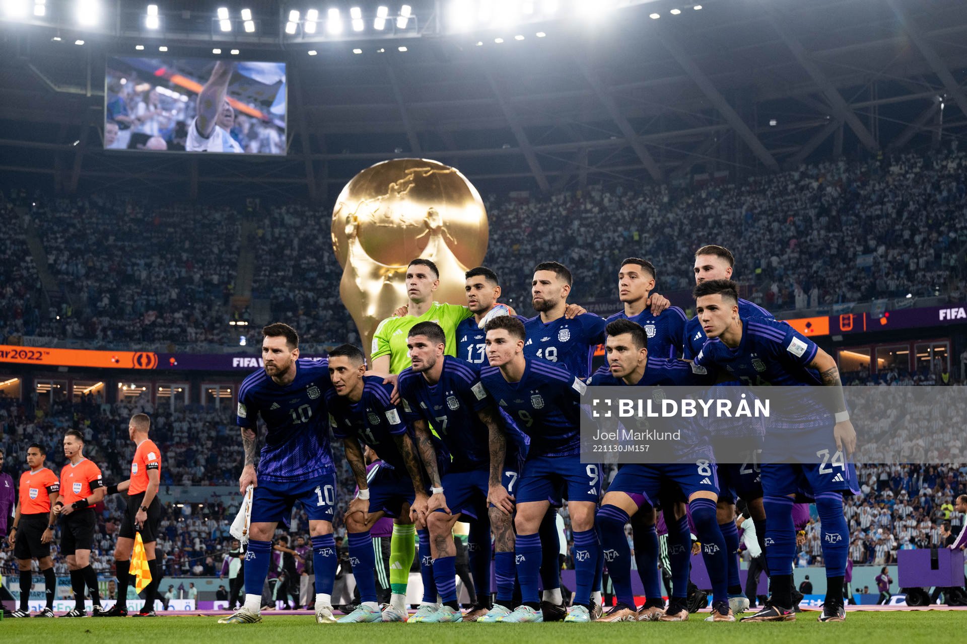 The starting eleven of Argentina pose for a team photo ahead of the FIFA World Cup 2022 football match between Poland and Argentina on November 30, 2022 in Doha. 
