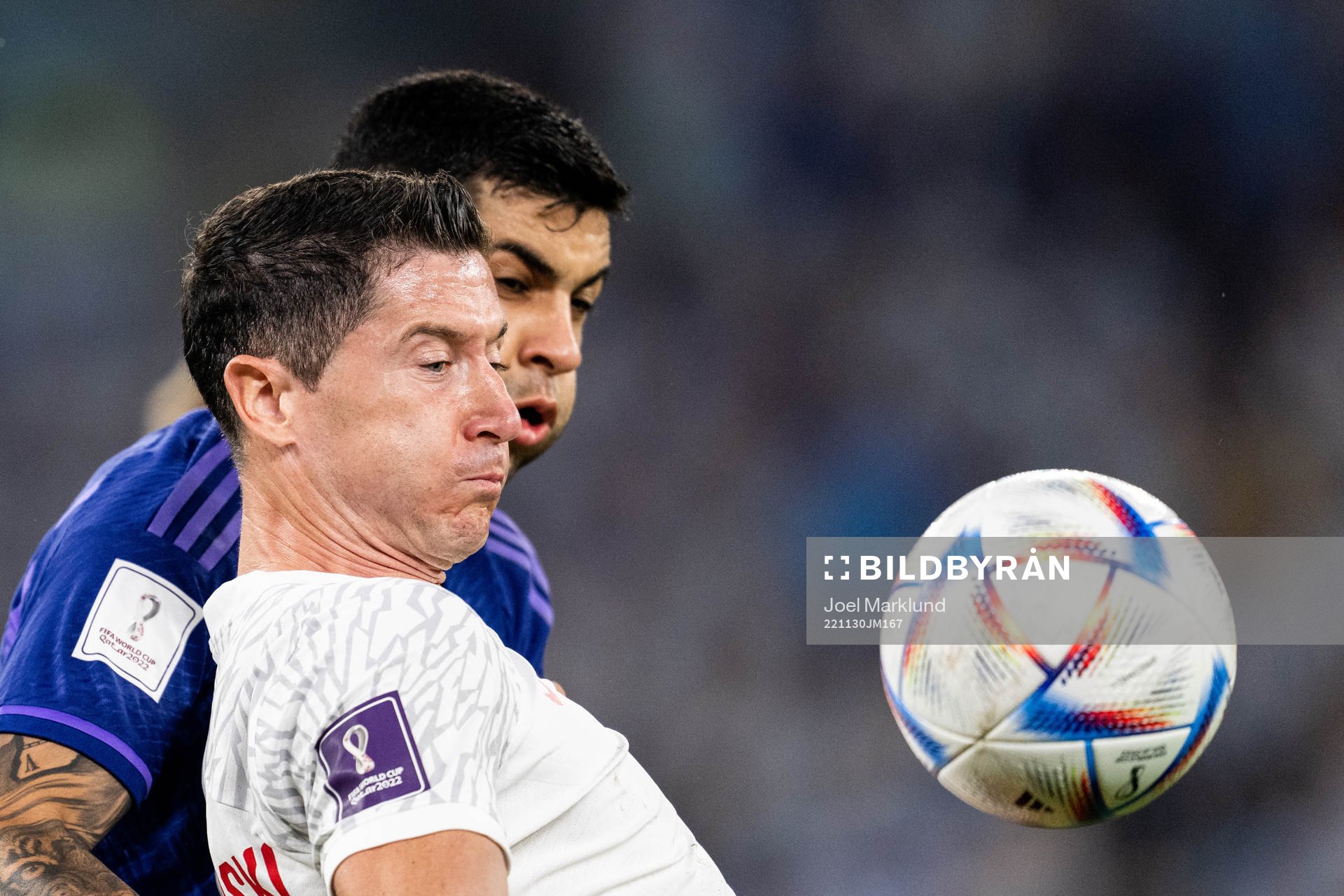 Robert Lewandowski of Poland and Nahuel Molina of Argentina