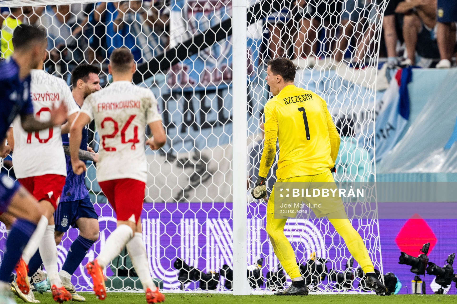Goalkeeper Wojciech Szczesny of Poland celebrates