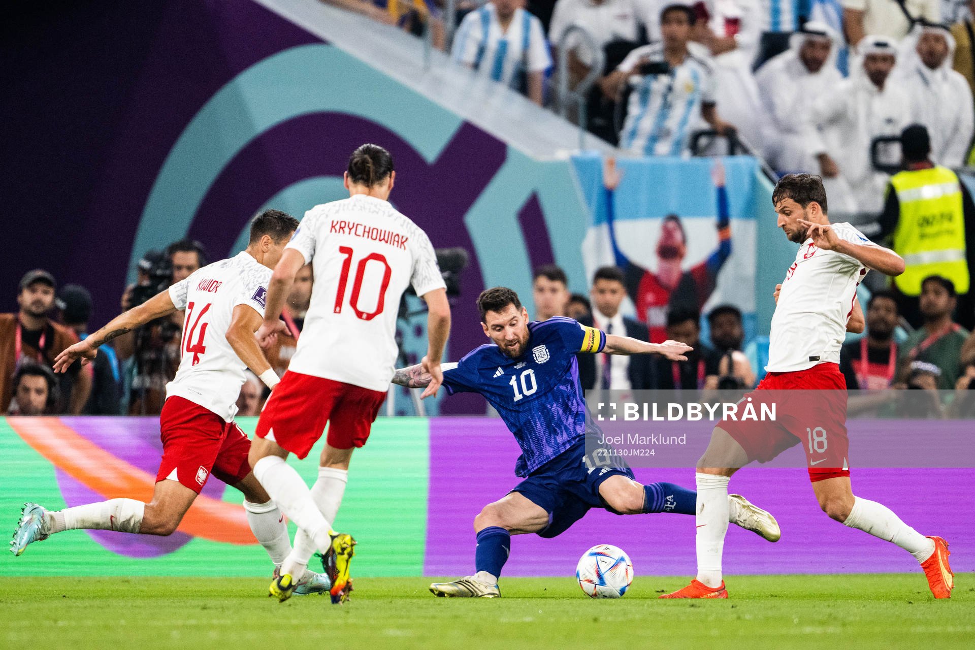 Lionel Messi of Argentina against Jakub Kiwior and Bartosz