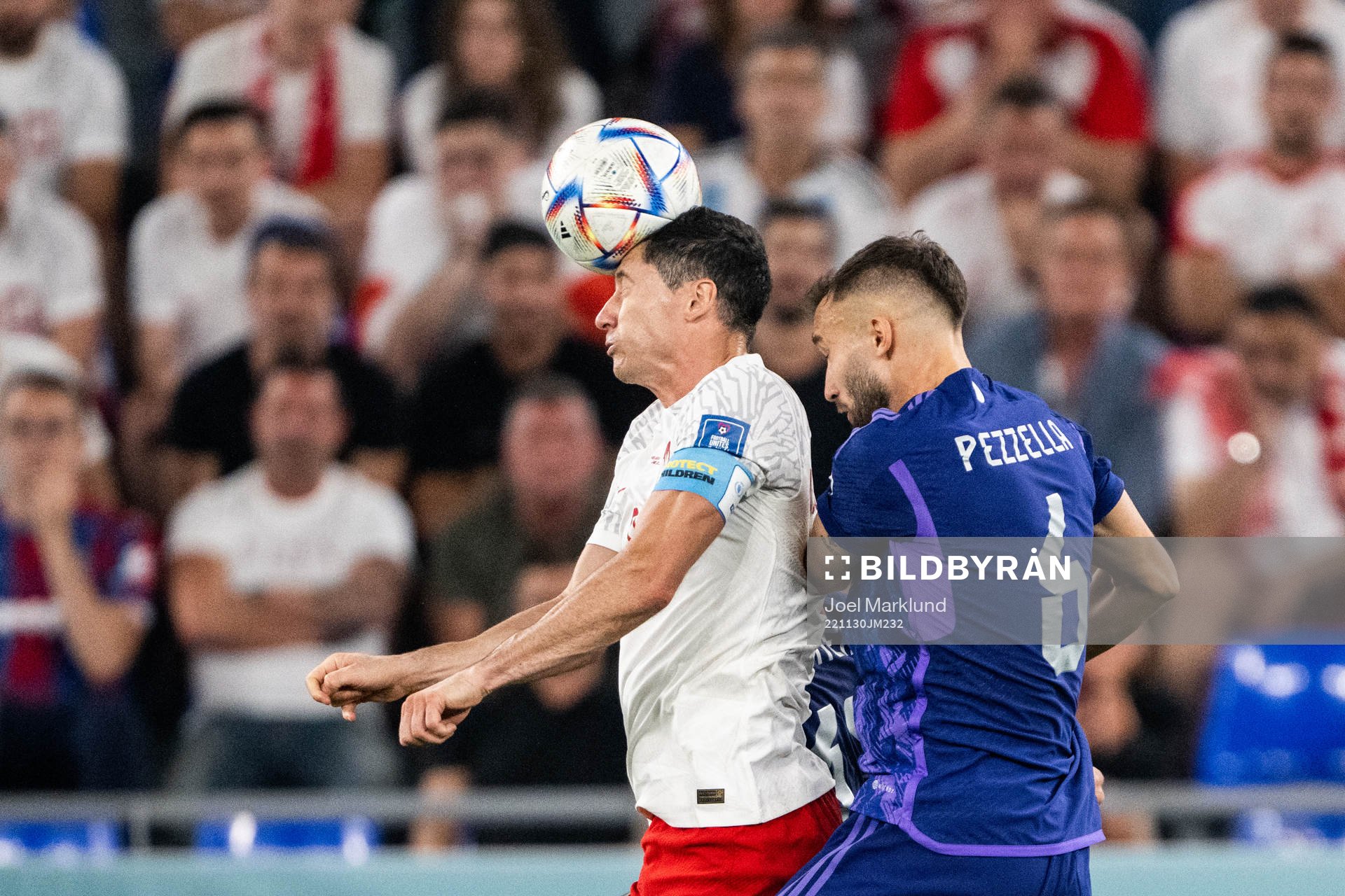 Robert Lewandowski of Poland and German Pezzella of