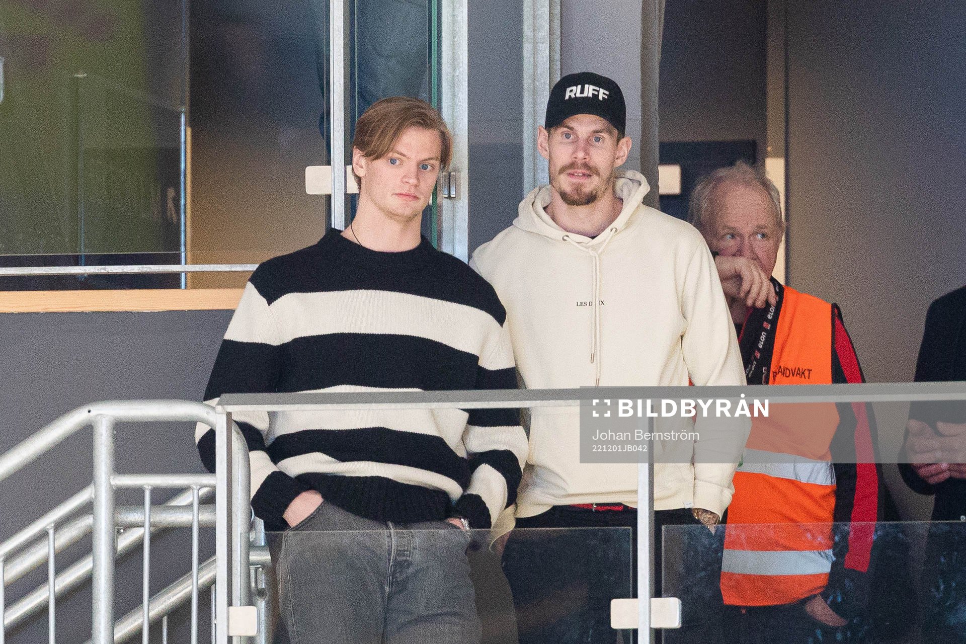 Örebros Adam Hofbauer och Emil Larsson på läktarplats