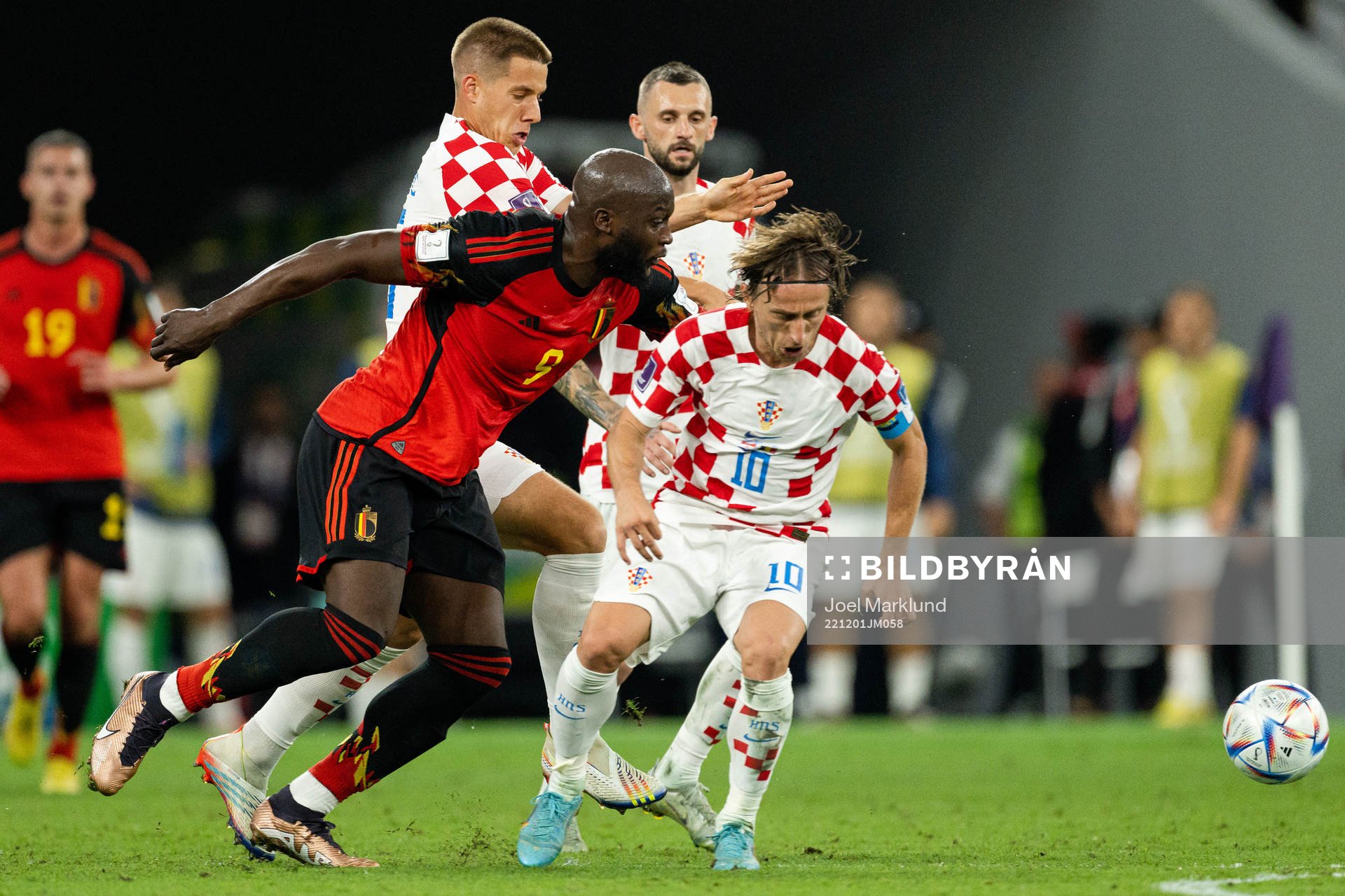 Romelu Lukaku of Belgium against Mario Pasalic , Marcelo