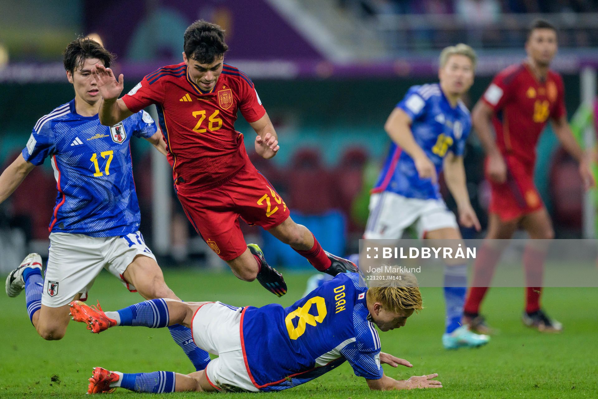 Pedri of Spain against Ao Tanaka and Ritsu Doan of Japan
