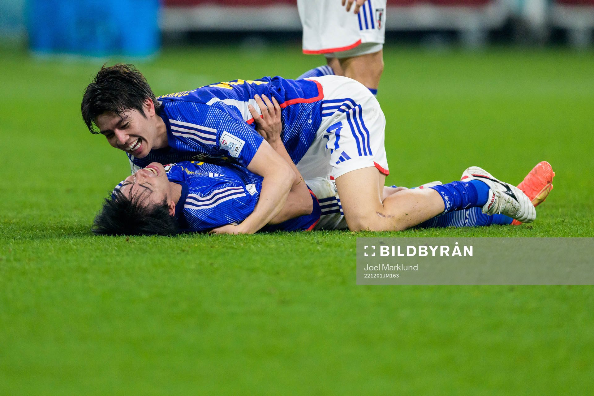 Kaoru Mitoma and Ao Tanaka of Japan celebrate