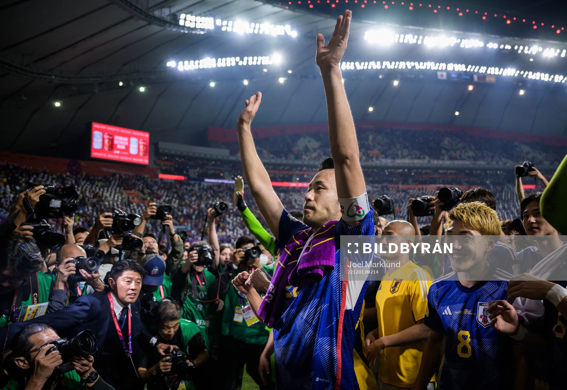 Maya Yoshida of Japan celebrates with the team after the FIFA World Cup 2022 football match between Japan and Spain on December 1, 2022 in Doha. 