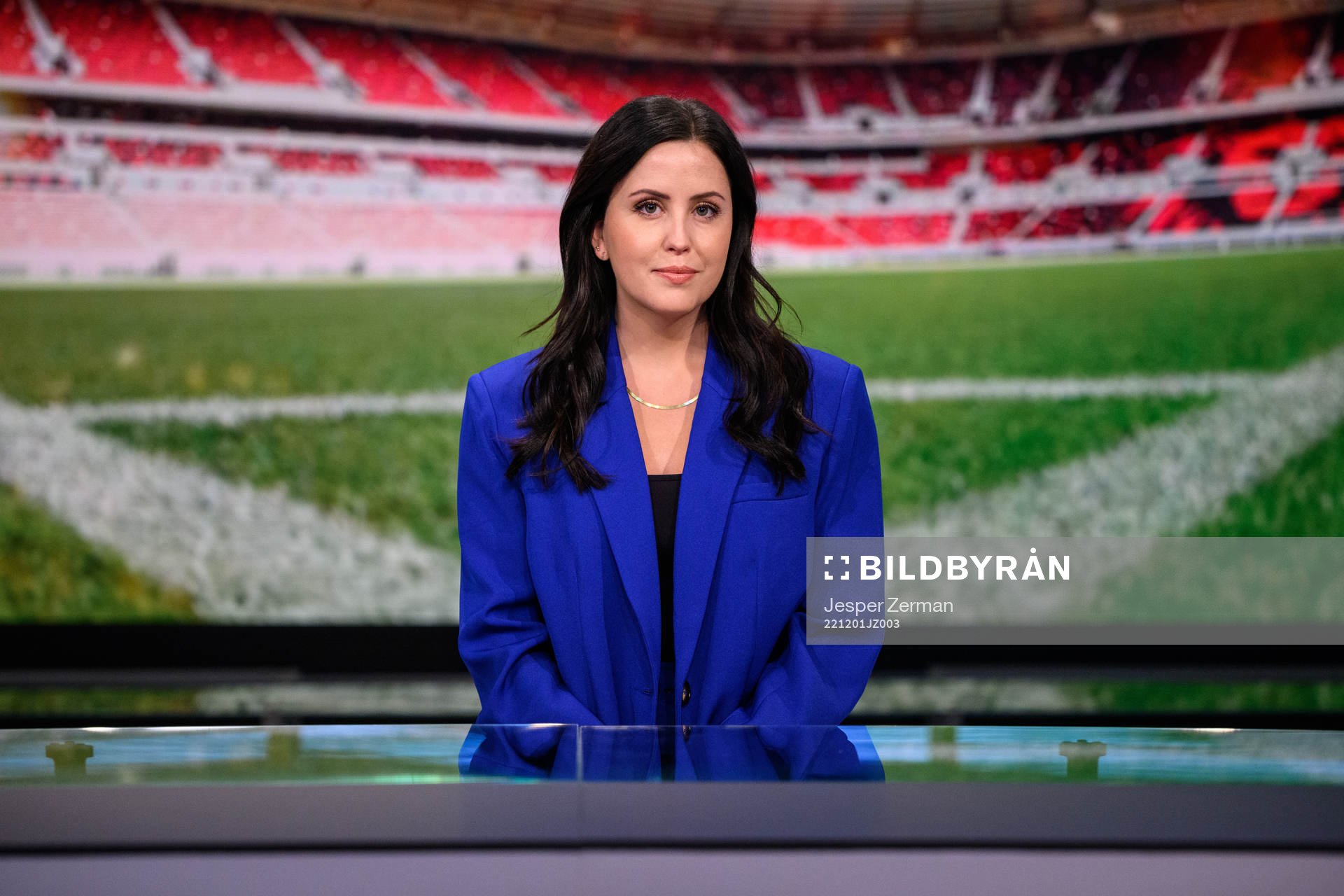Therese Strömberg under VM-sändningen hos SVT den 1 december 2022 i Stockholm. 