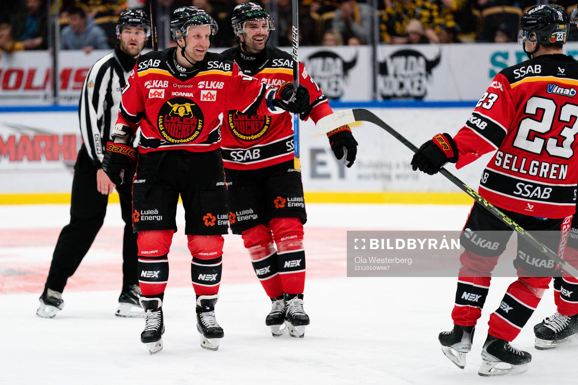 Luleås Leo Komarov jublar