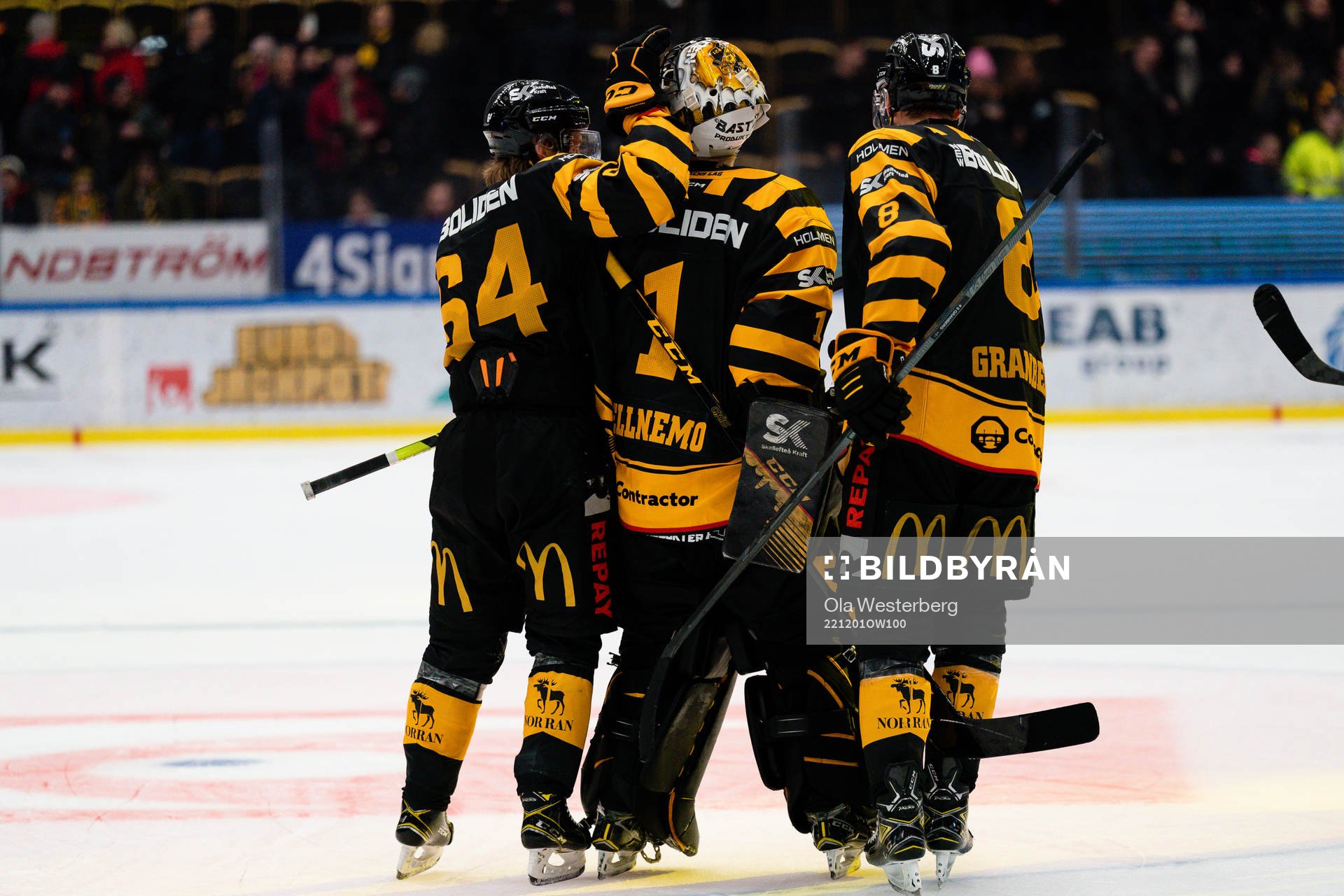 Skellefteås Jonathan Pudas , målvakt Alexander Hellnemo