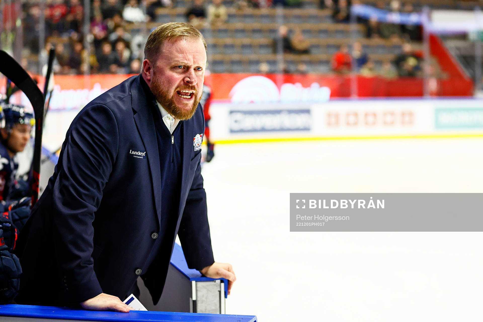 Linköpings tränare Klas Östman reagerar på domslut