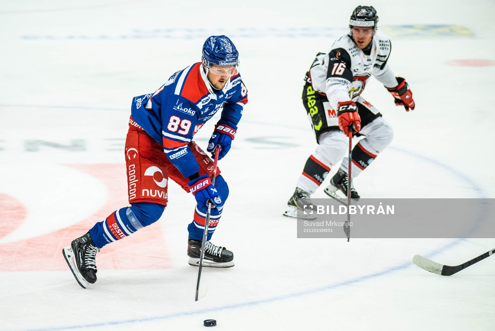 Oskarshamns Patrik Karlkvist och Malmö Redhawks Matias