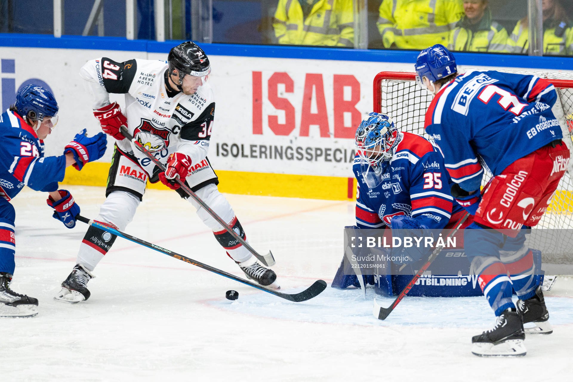 Malmö Redhawks Carl Söderberg och Oskarshamns målvakt