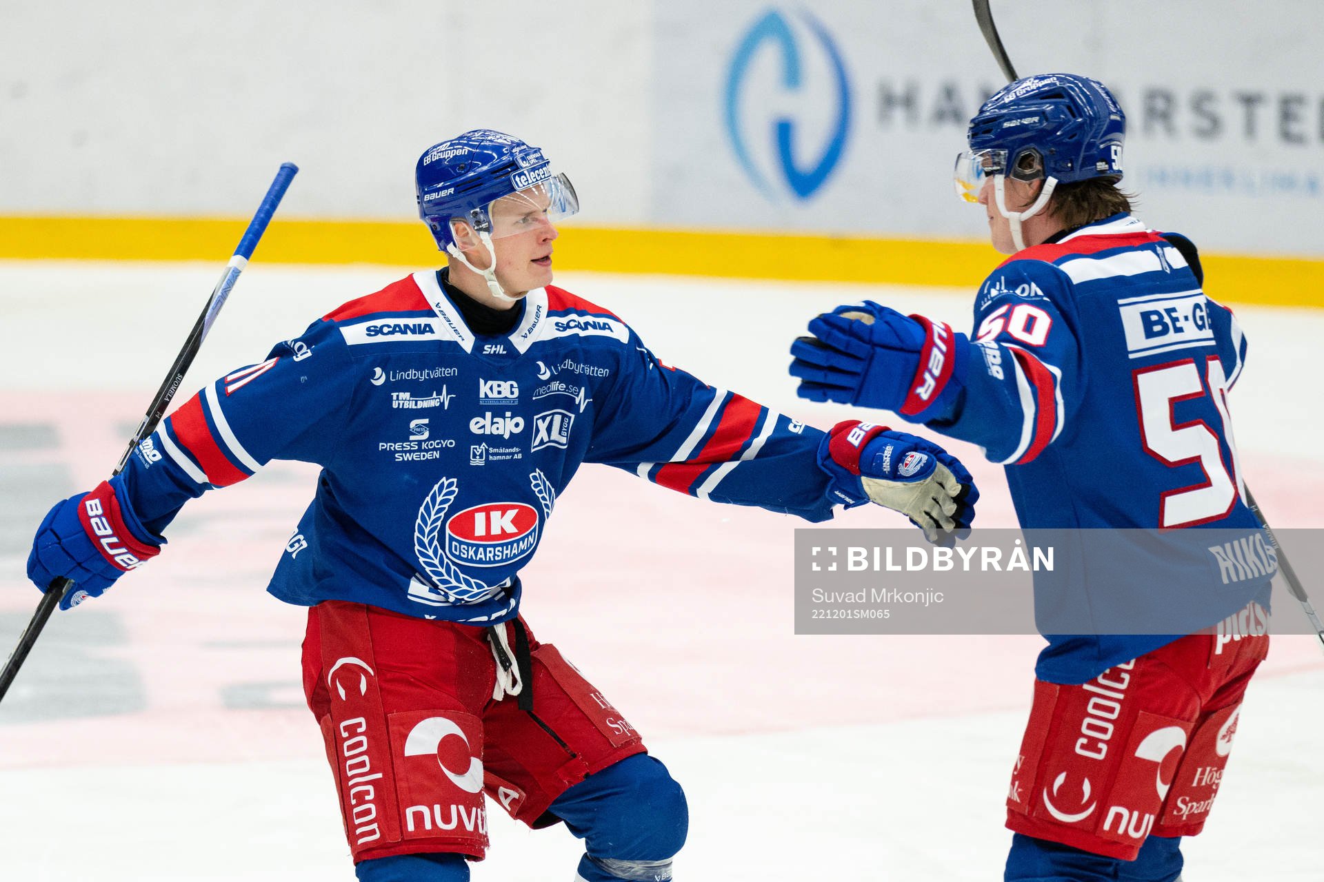 Oskarshamns Antti Suomela och Juuso Riikola jublar