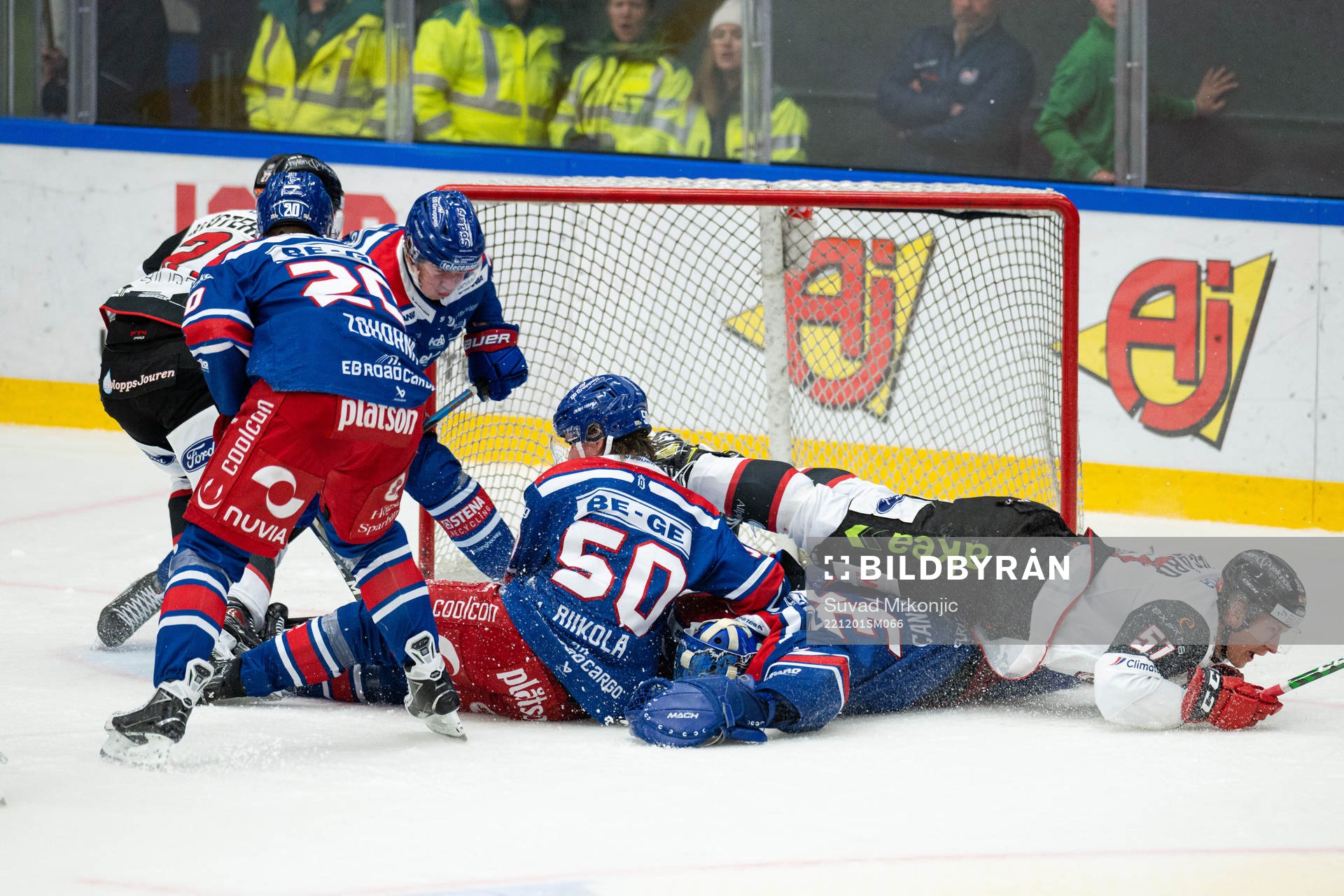 Oskarshamns Juuso Riikola och målvakt Joe Cannata