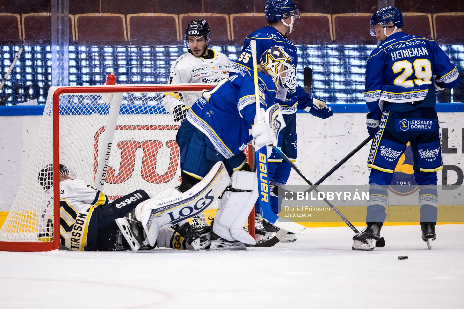 HV71s André Petersson och Leksands målvakt Kasimir