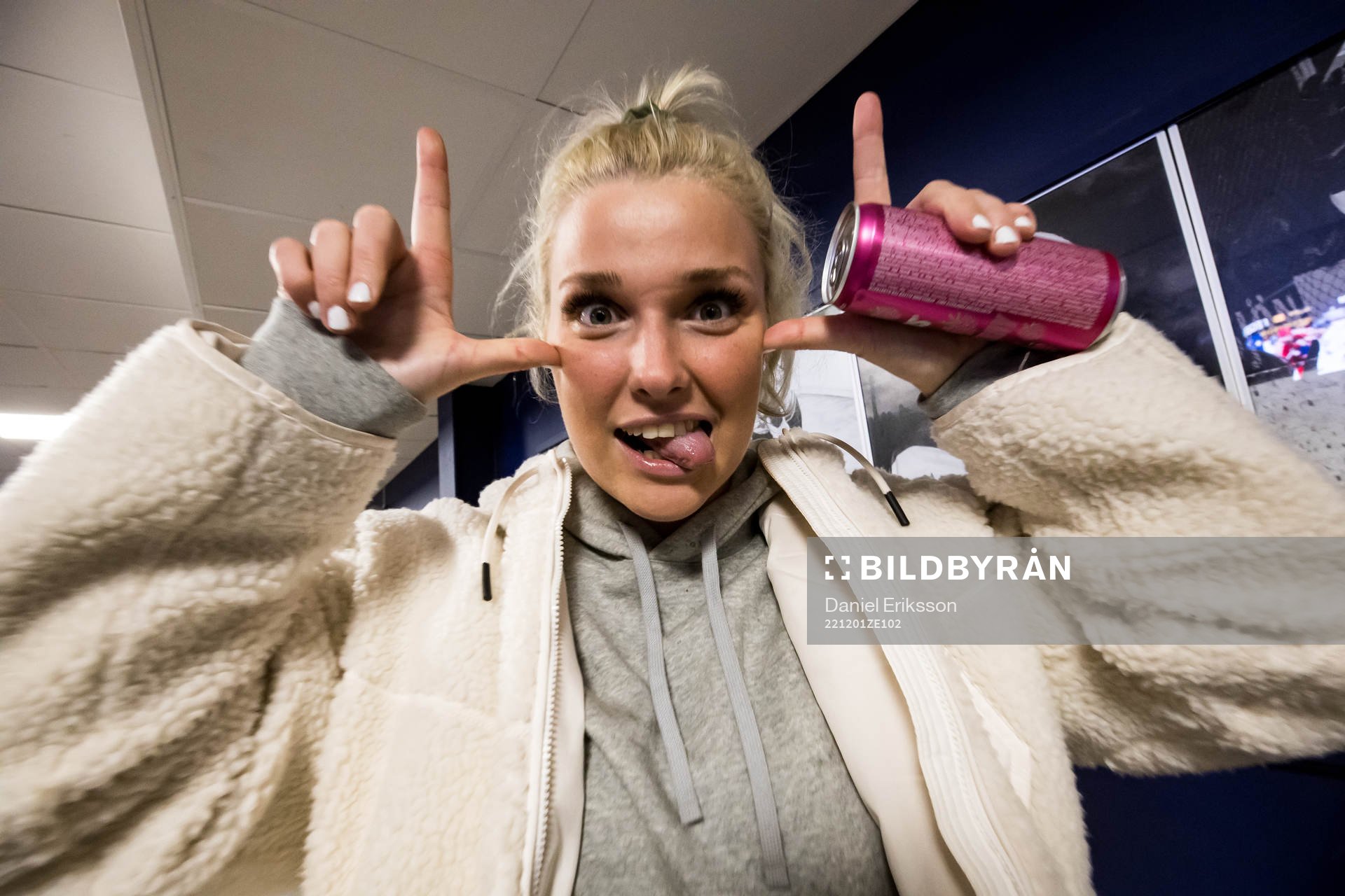 Amanda Johansson innan ishockeymatchen i SHL mellan Leksand