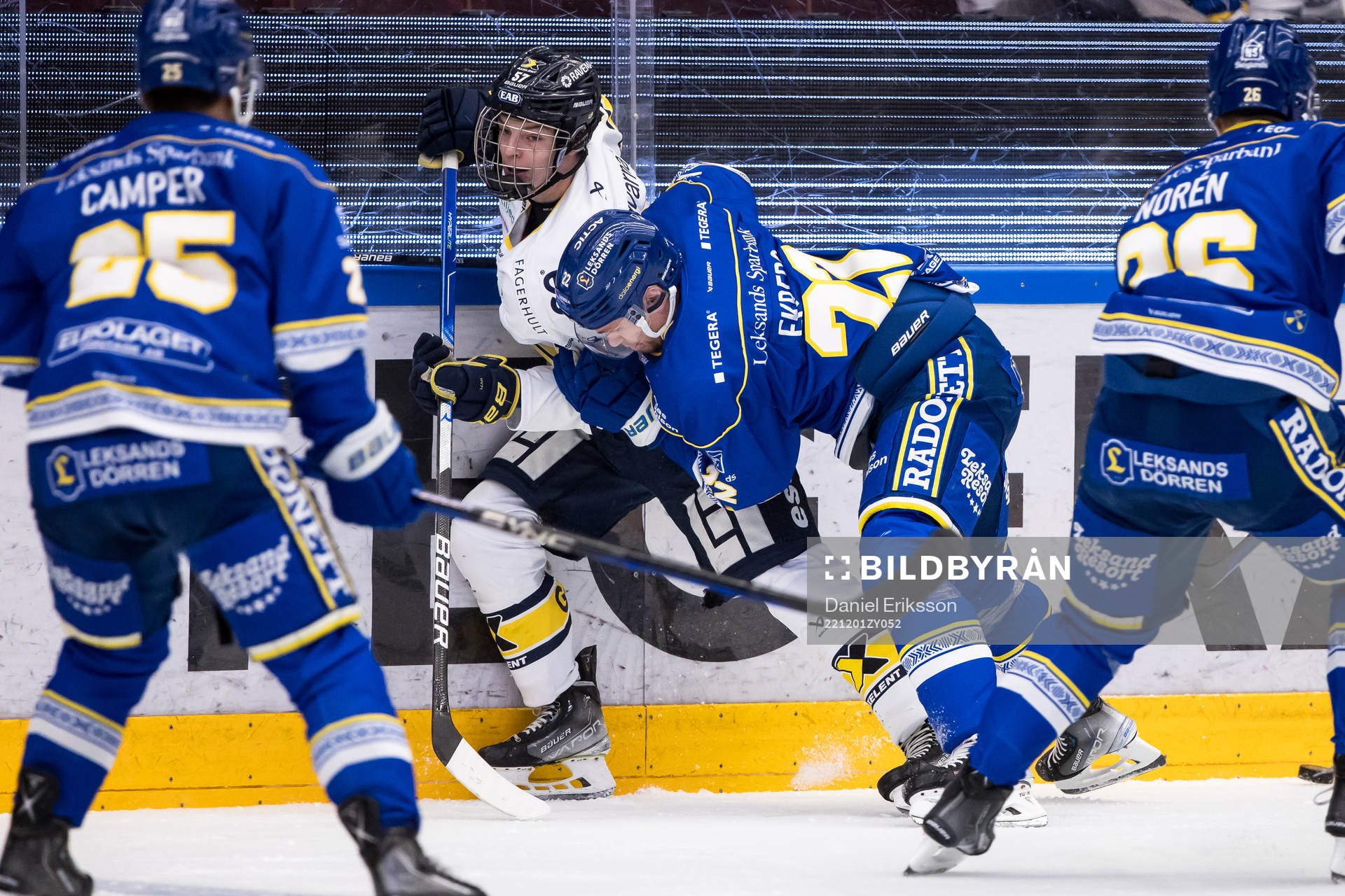 HV71s Oscar Fisker Molgaard och Leksands Tobias Ekberg