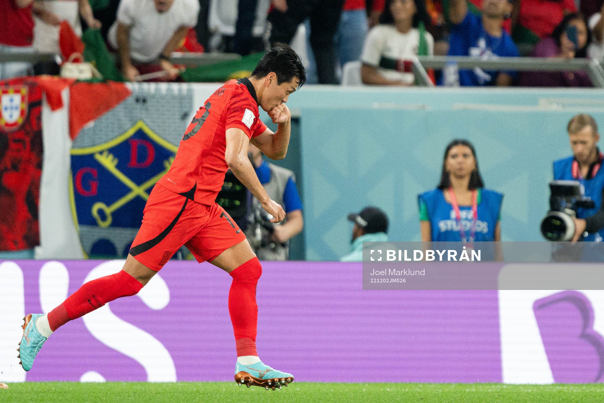 Younggwon Kim of South Korea celebrates the 1-1 goal during the FIFA World Cup 2022 football match between South Korea and Portugal on December 2, 2022 in Doha.