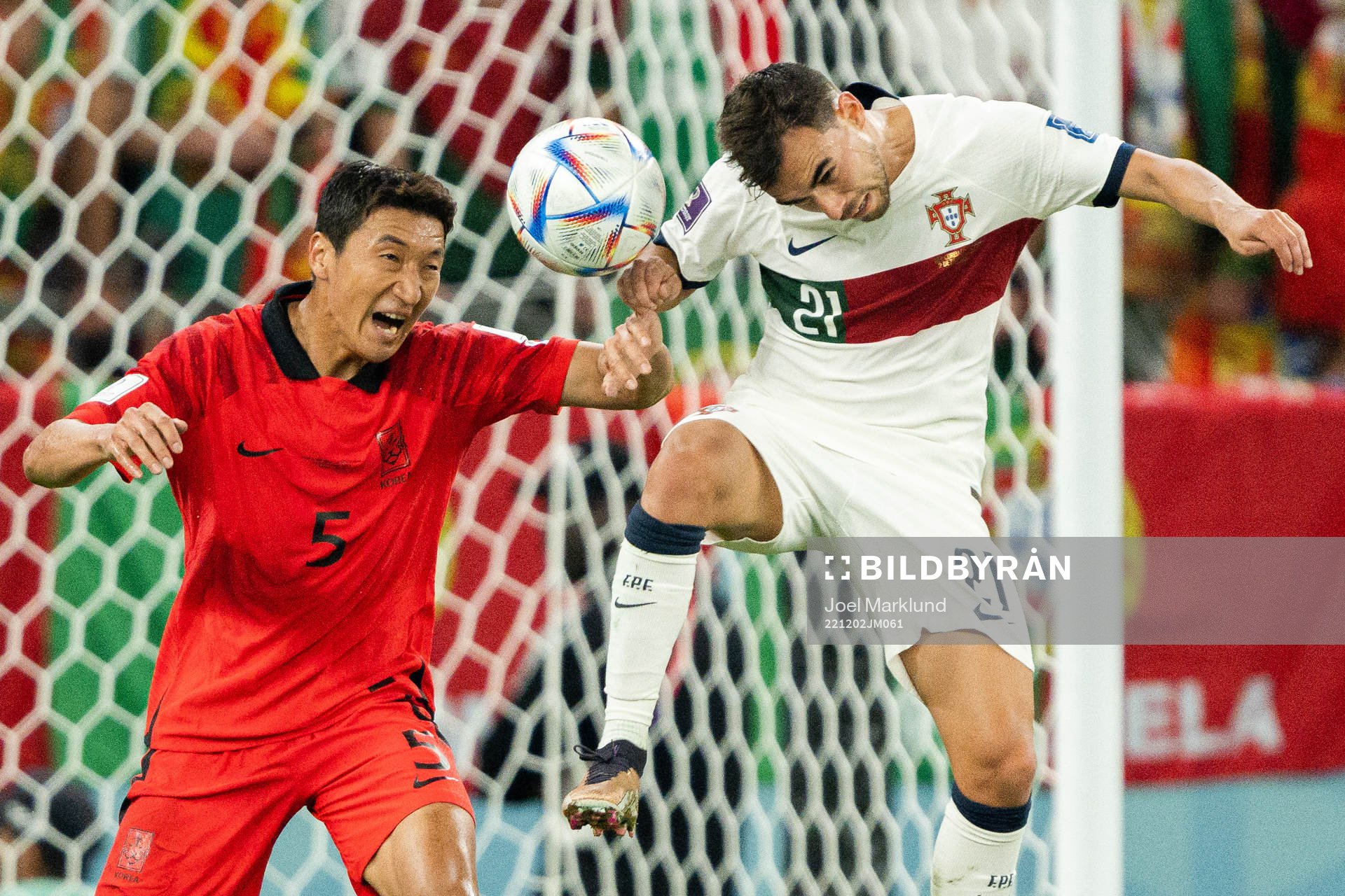 Wooyoung Jung of South Korea and Ricardo Horta of Portugal
