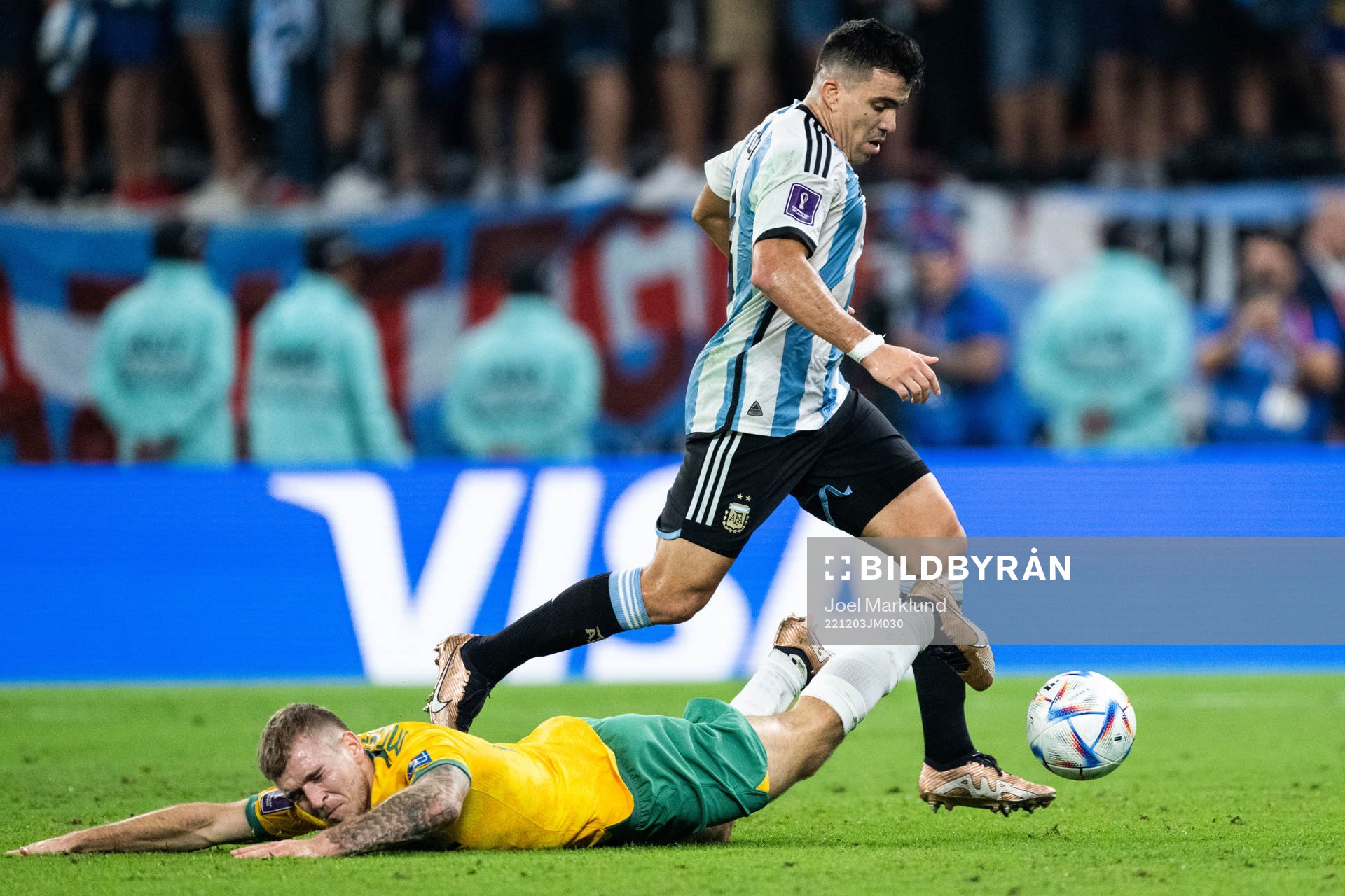 Riley McGree of Australia and Marcos Acuna of Argentina during the FIFA World Cup 2022 round of 16 football match between Argentina and Australia on December 3, 2022 in Doha.