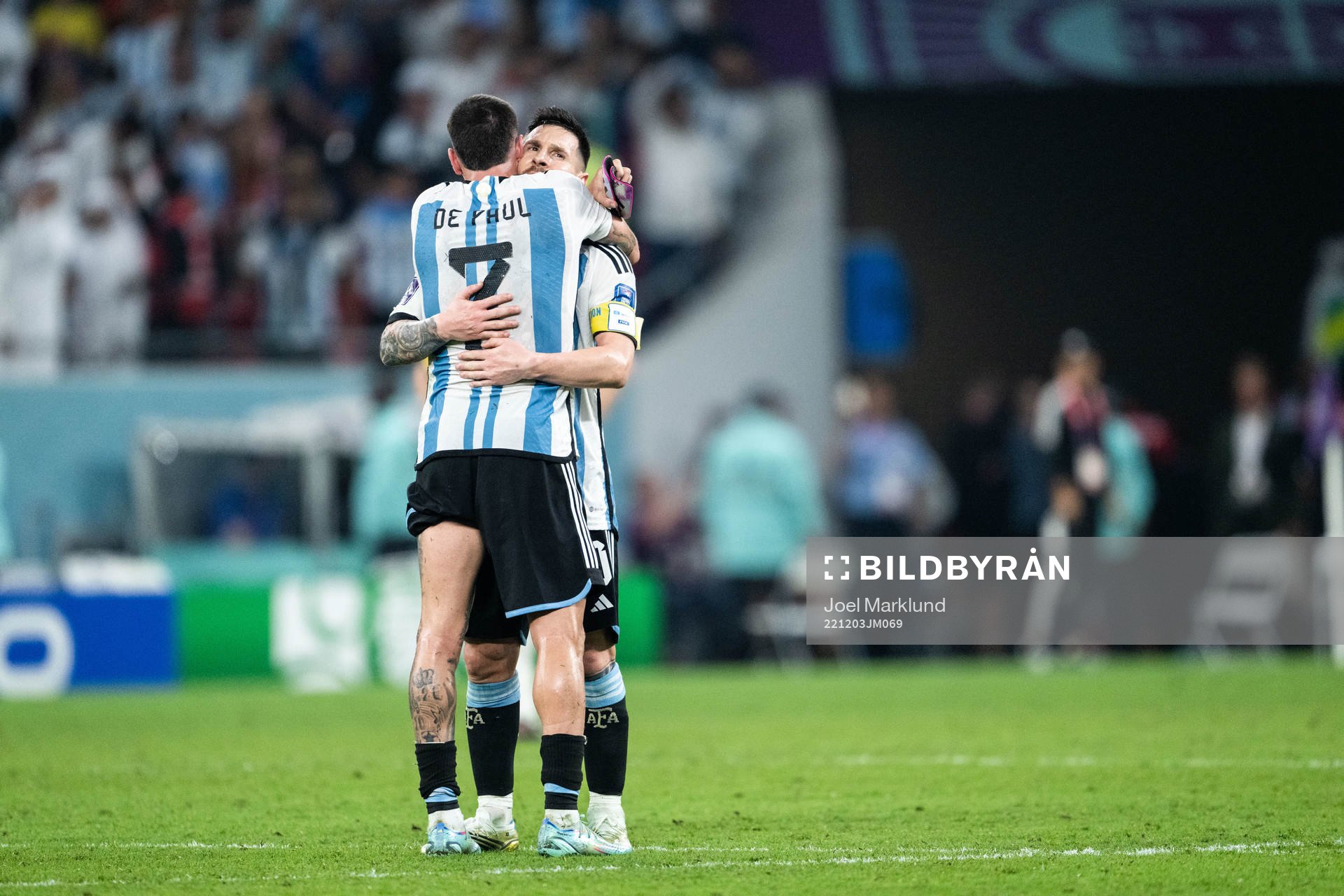 Rodrigo de Paul and Lionel Messi of Argentina hugs