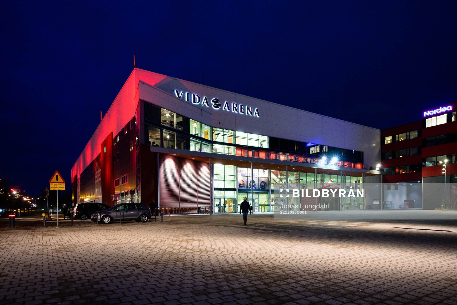 Exteriör vy av Vida arena före ishockeymatchen i SHL