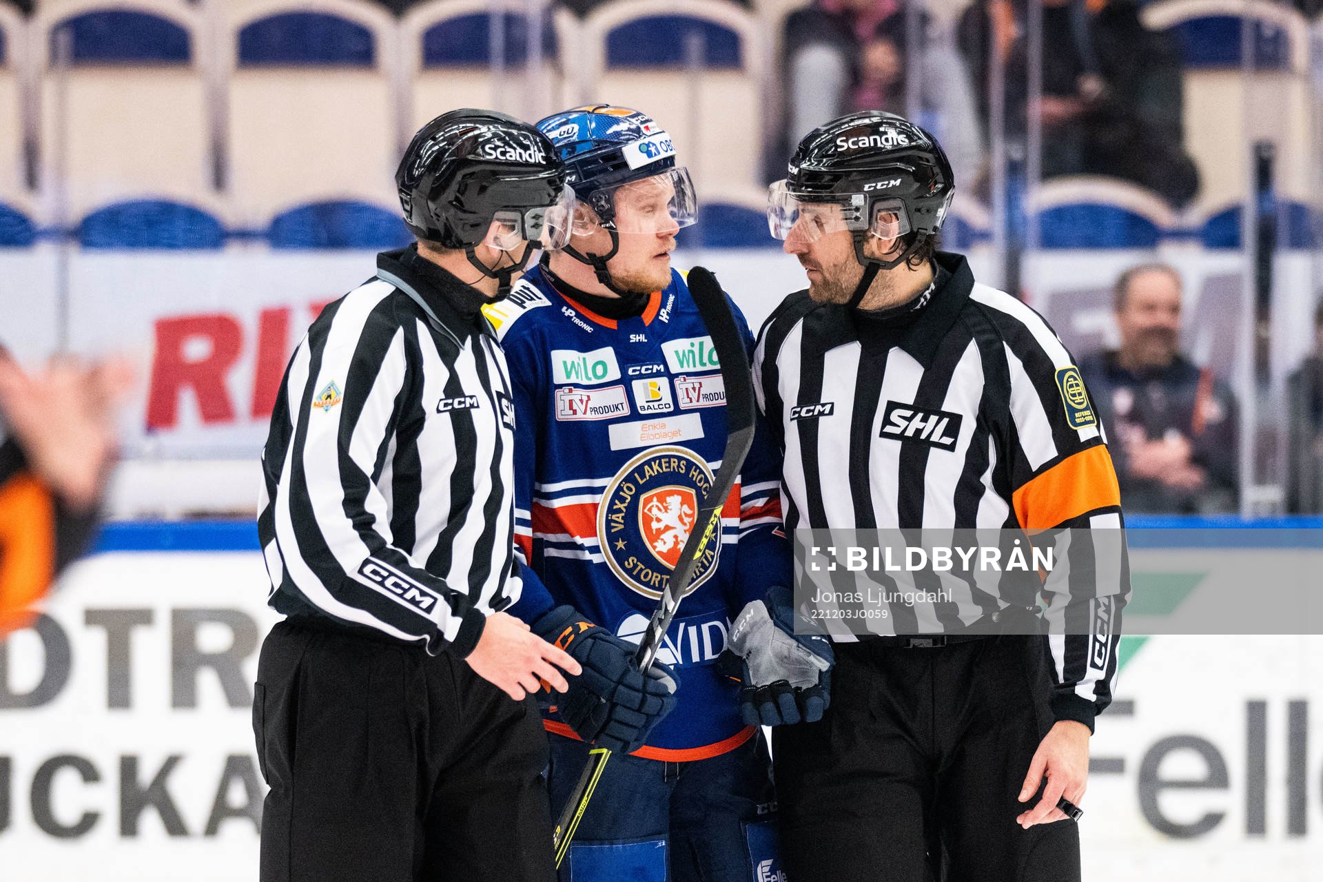 Växjös Ludvig Nilsson tilldelas matchstraff av domare