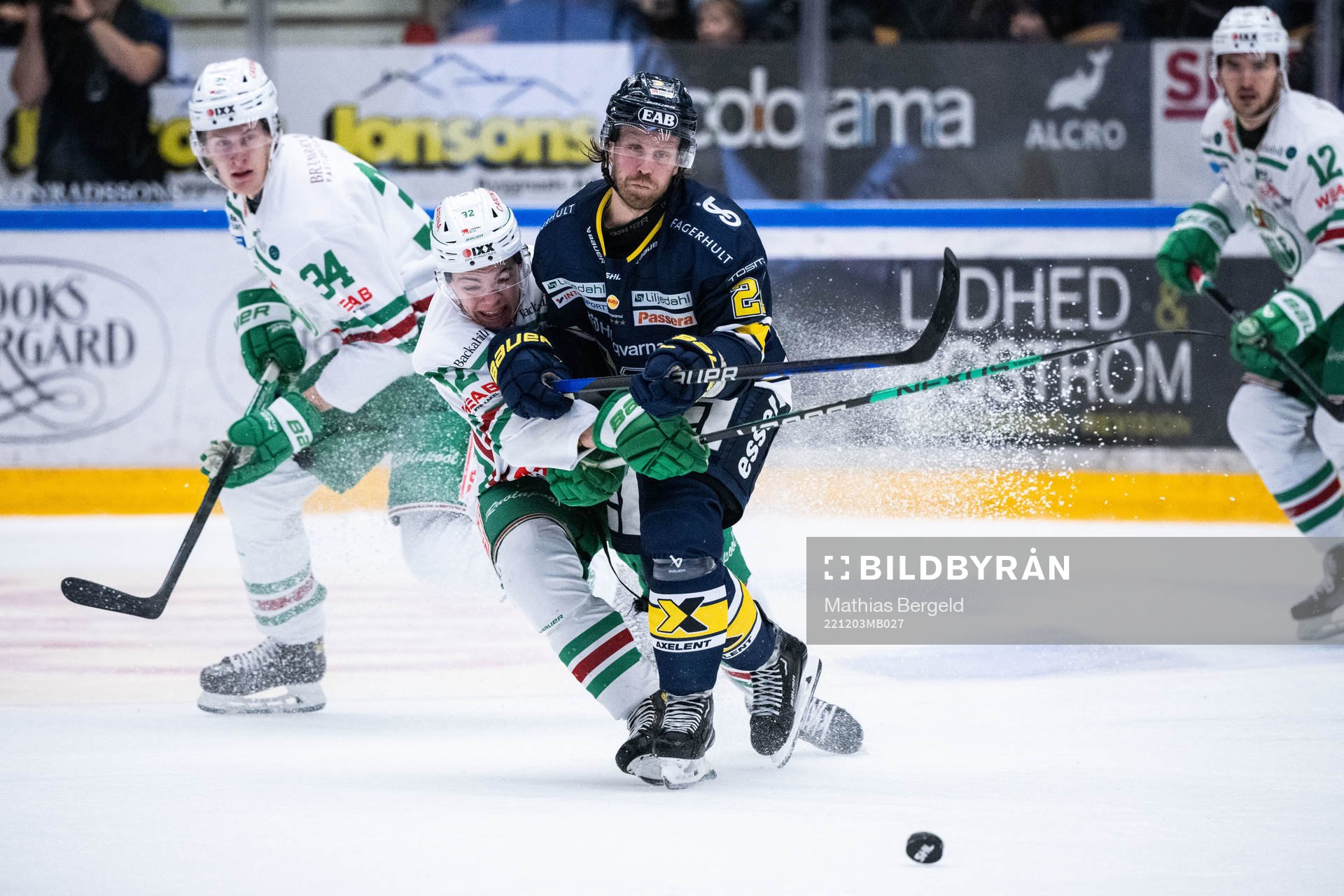 Rögles Oskar Pettersson och HV71s Mattias Tedenby