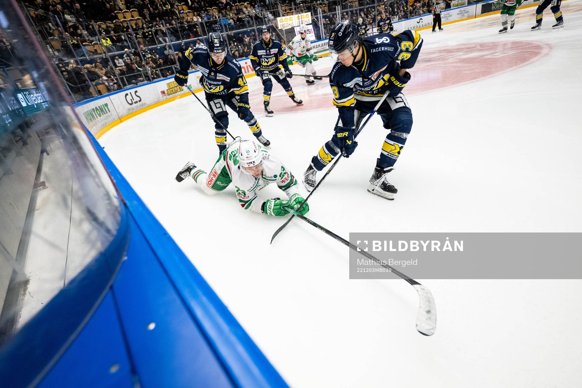 Rögles Oliver Tärnström mot HV71s Emil Andrae och Måns