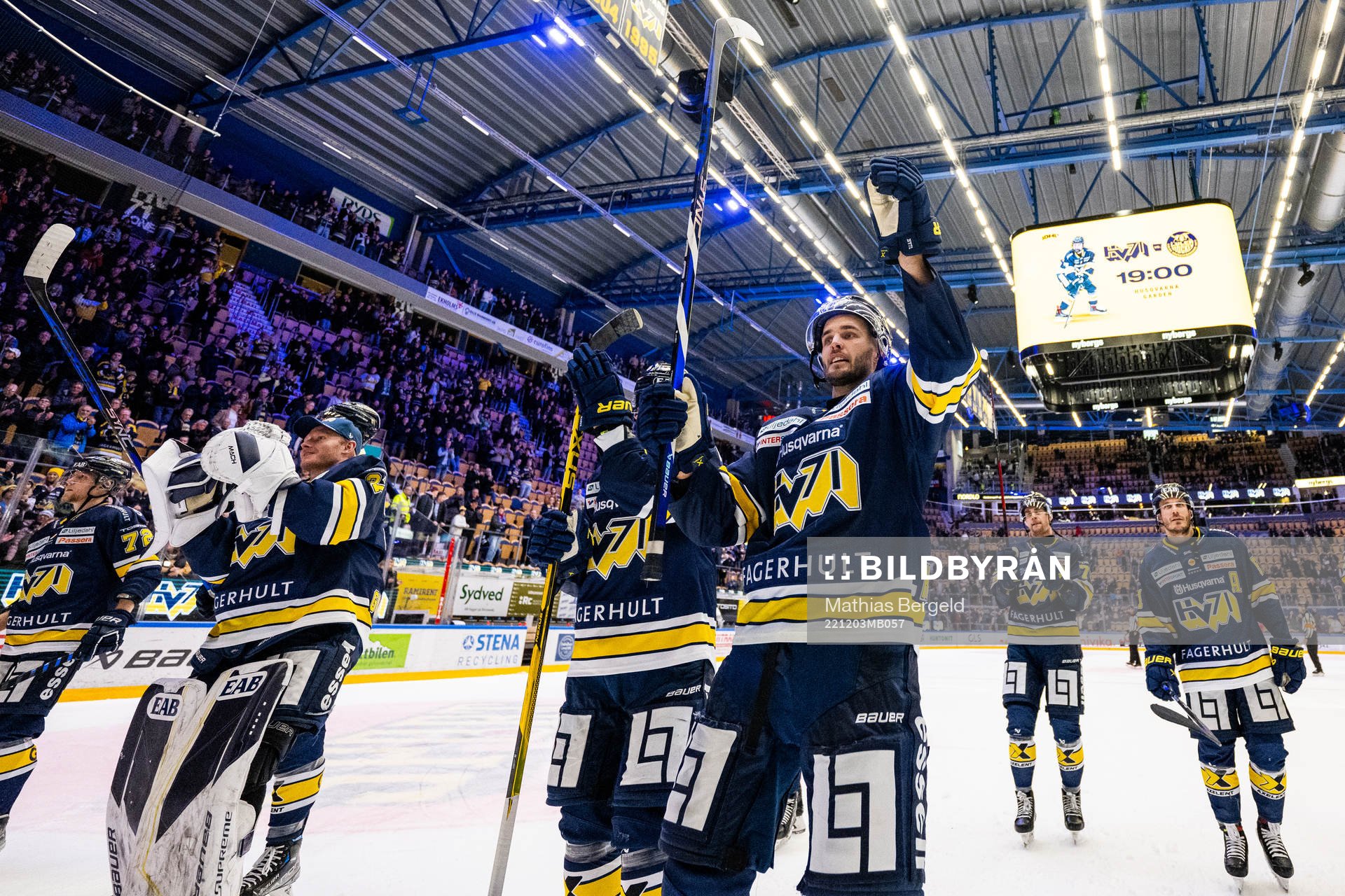 HV71s Niklas Hjalmarsson jublar
