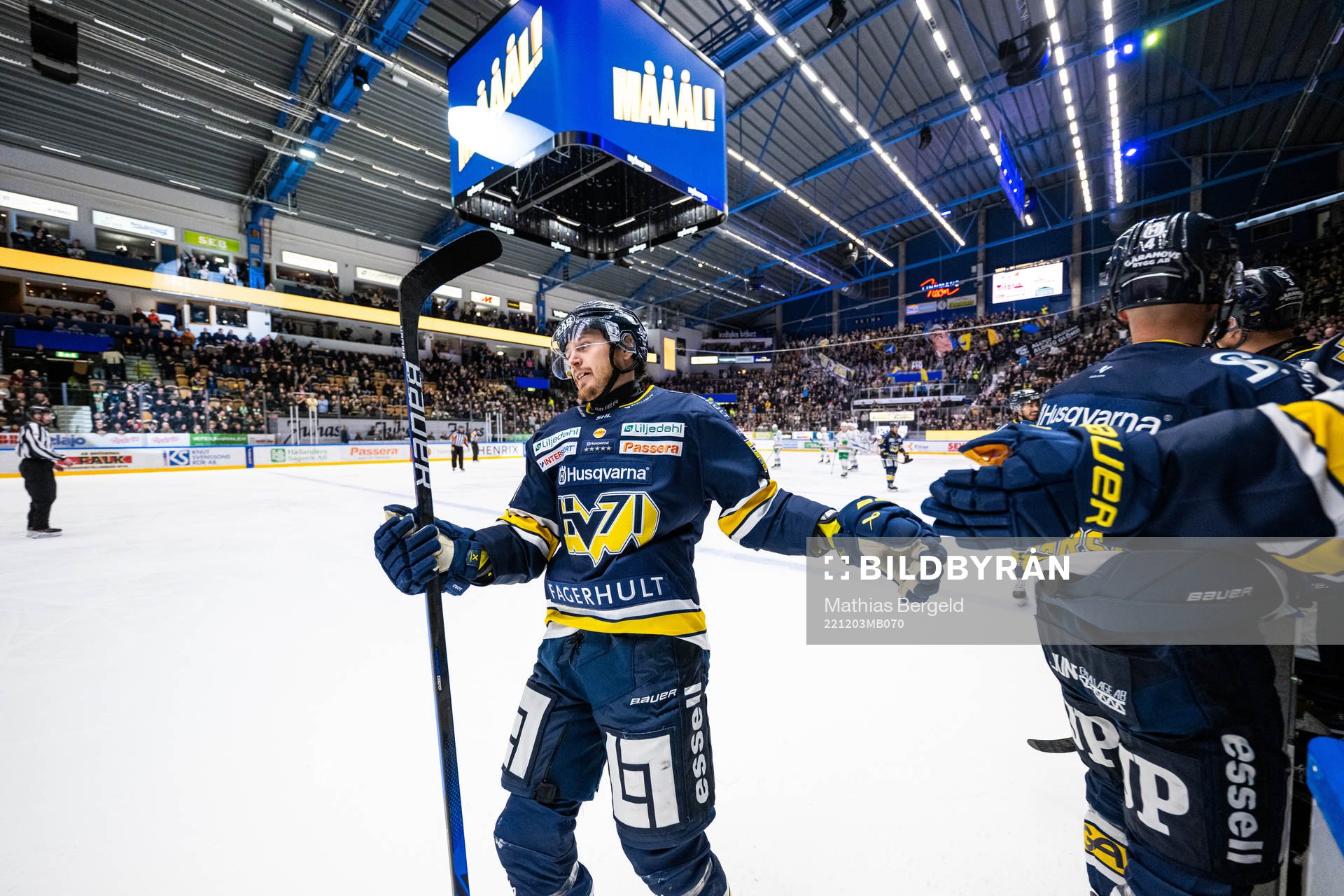 HV71s Fredrik Forsberg jublar