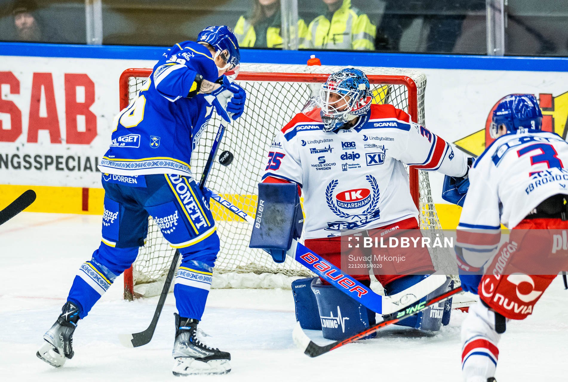 Leksands Lucas Elvenes och Oskarshamns målvakt Joe Cannata
