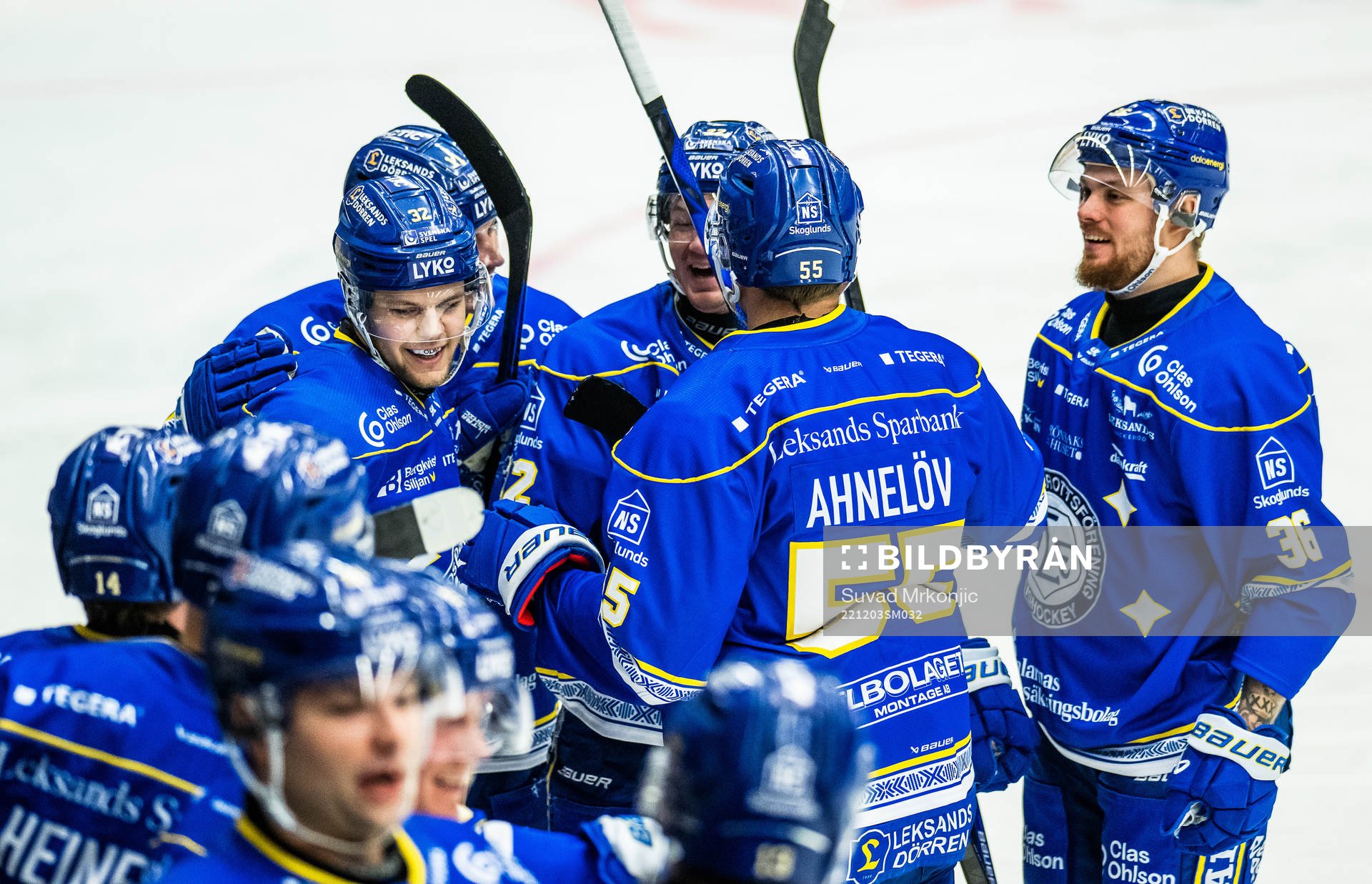 Leksands Jesper Kandergård jublar med lagkamrater