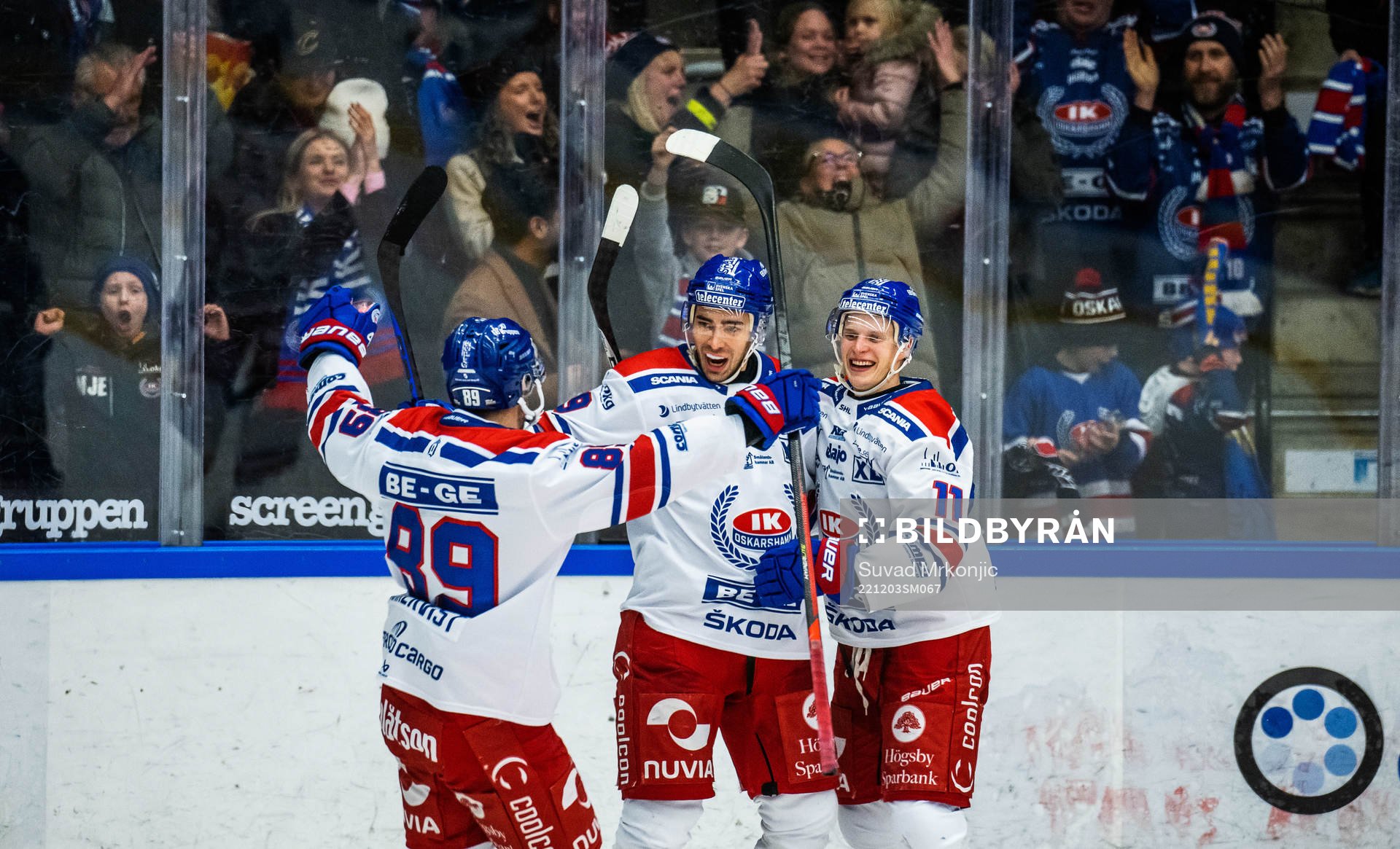 Oskarshamns Antti Suomela jublar med lagkamrater