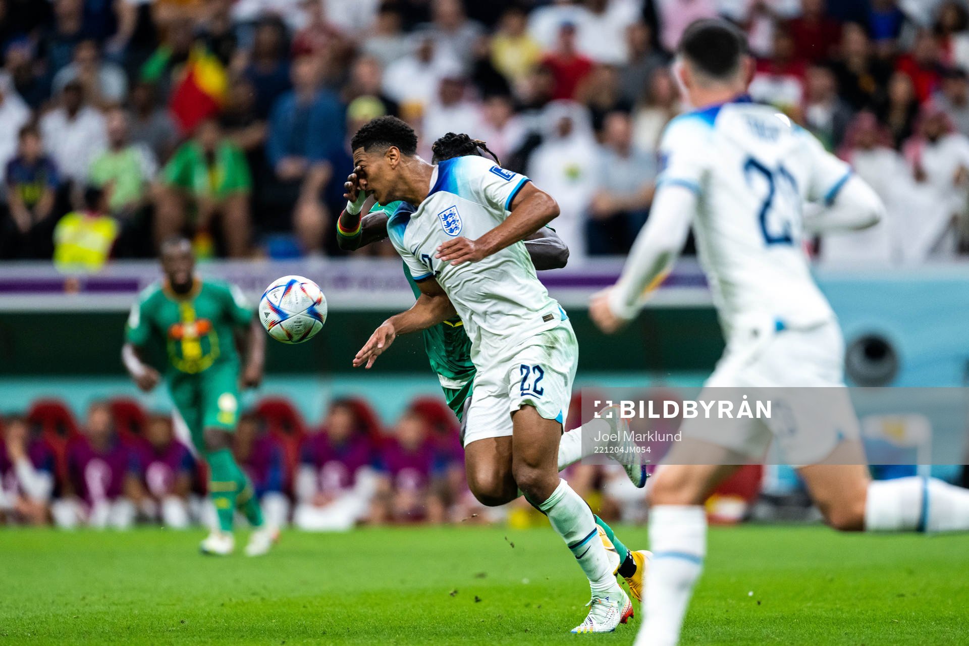 Jude Bellingham of England and Pathe Ciss of Senegal during the FIFA World Cup 2022 round of 16 football match between England and Senegal on December 4, 2022 in Doha.