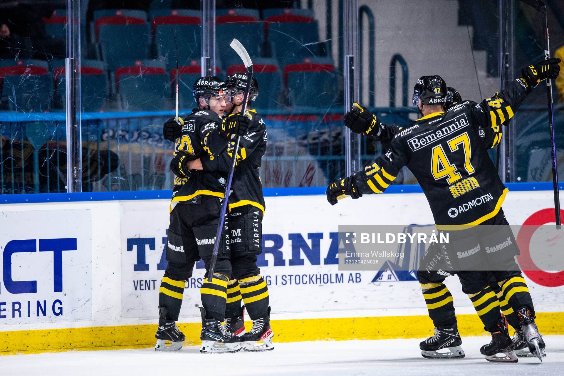 AIKs Oskar Magnusson jublar med Adam Rockwood