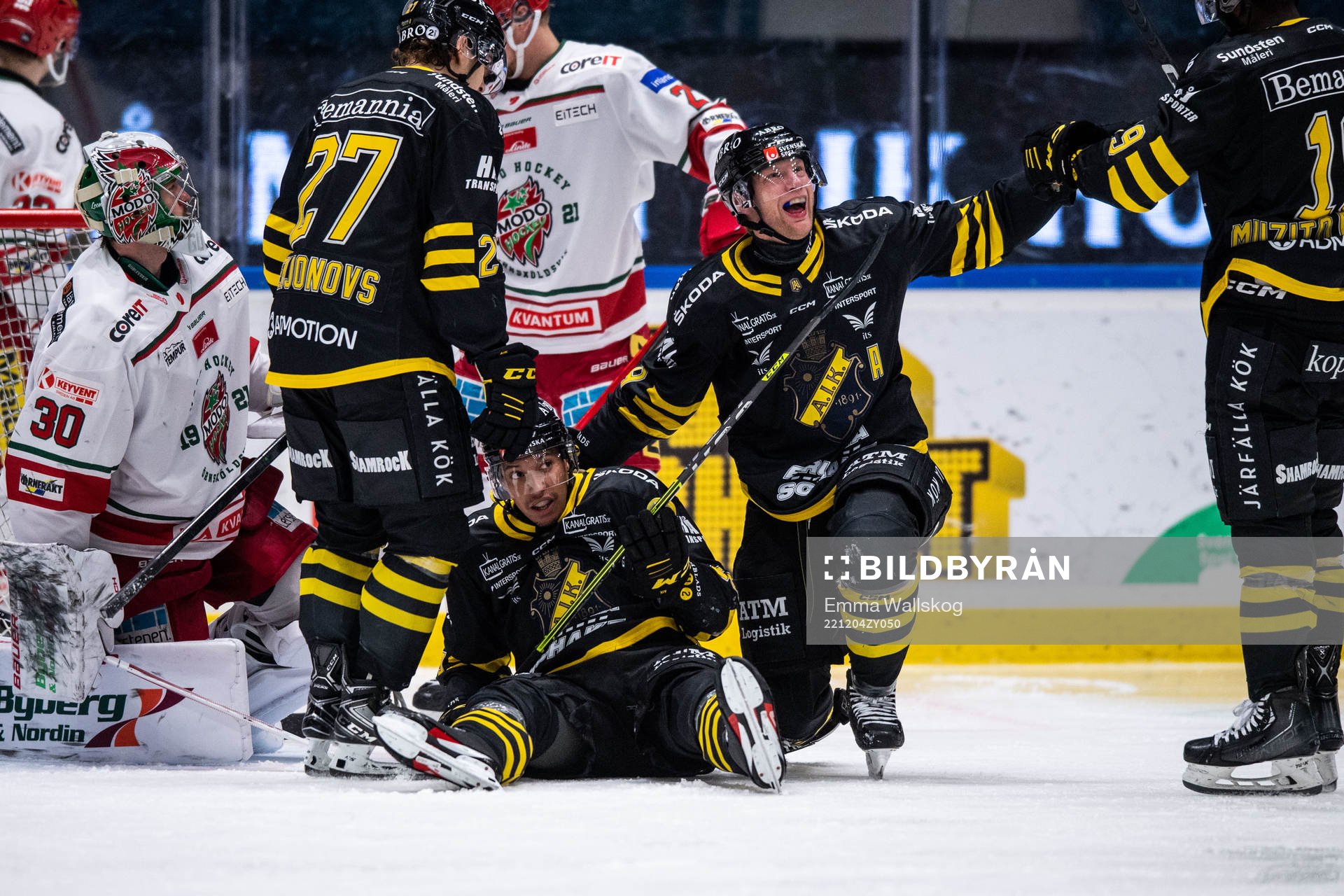 AIKs Oscar Nord jublar med Richard Gynge