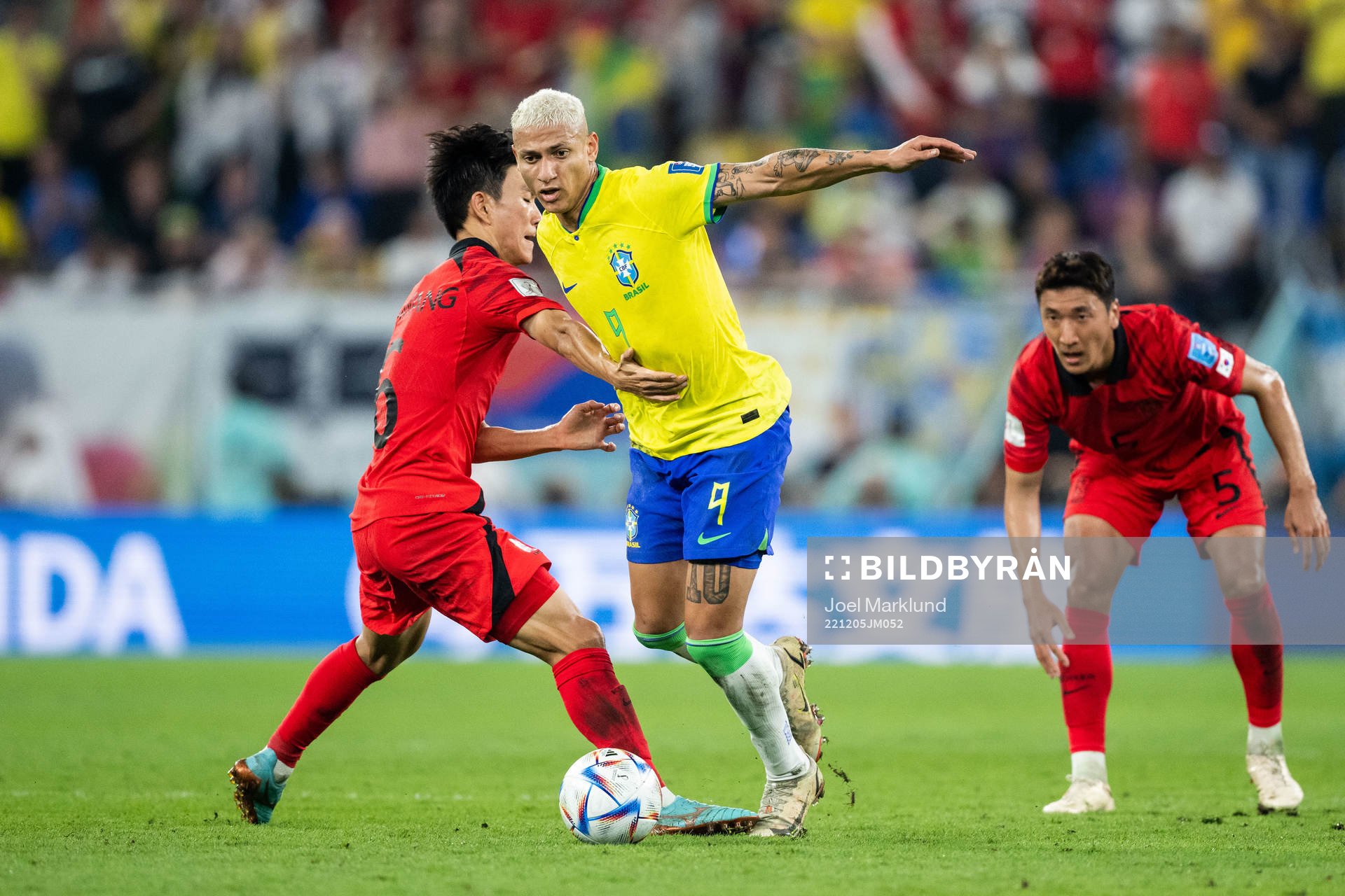 Inbeom Hwang of South Korea and Richarlison of Brazil
