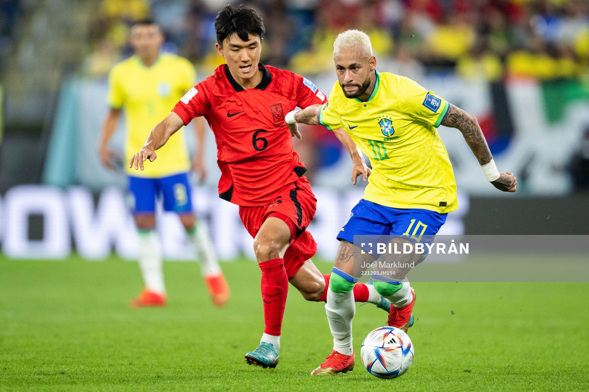 Inbeom Hwang of South Korea and Neymar of Brazil