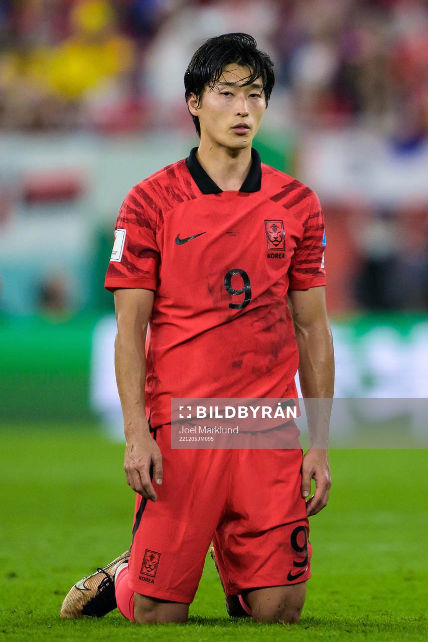 Guesung Cho of South Korea looks dejected