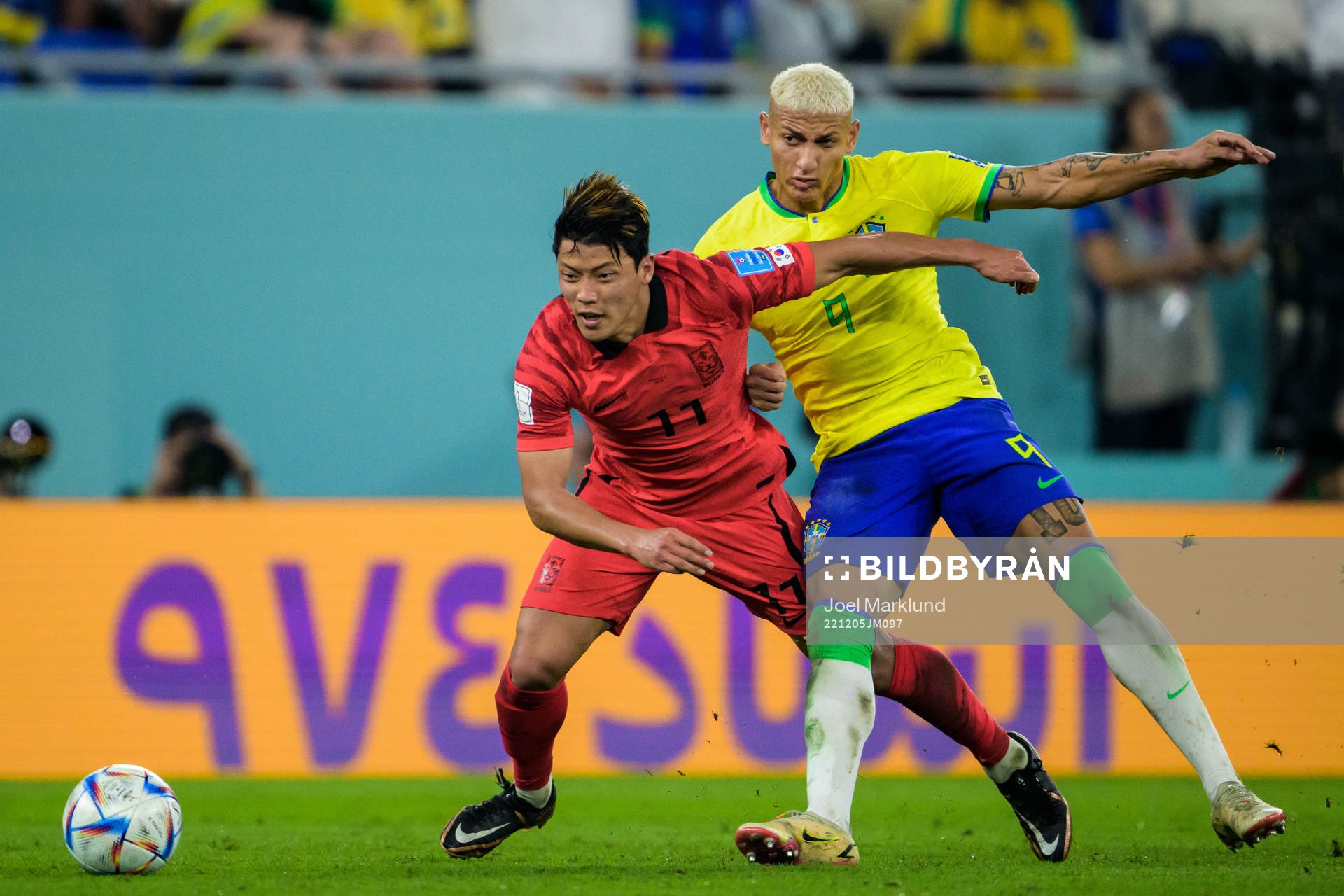 Heechan Hwang of South Korea and Richarlison of Brazil