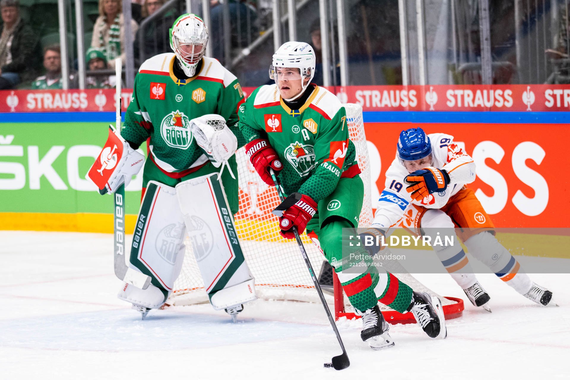 Erlend Lesund of Rögle and Veli Matti Savinainen of Tappara