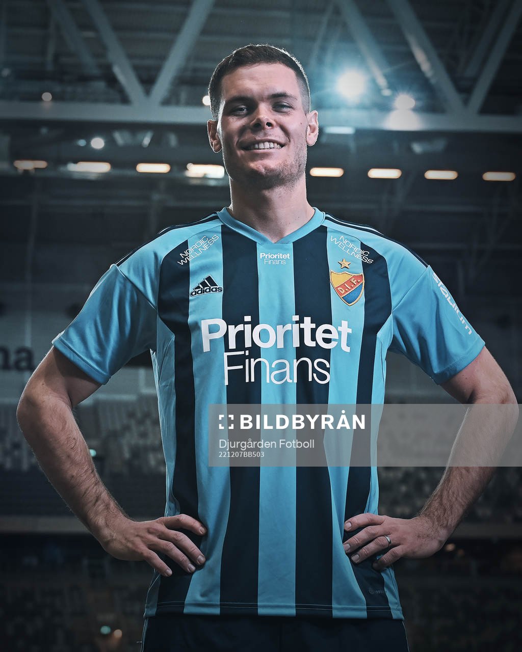 Jacob Bergström poserar för ett porträtt sedan han skrivit på ett treårskontrakt med Djurgården den 7 december 2022 i Stockholm.